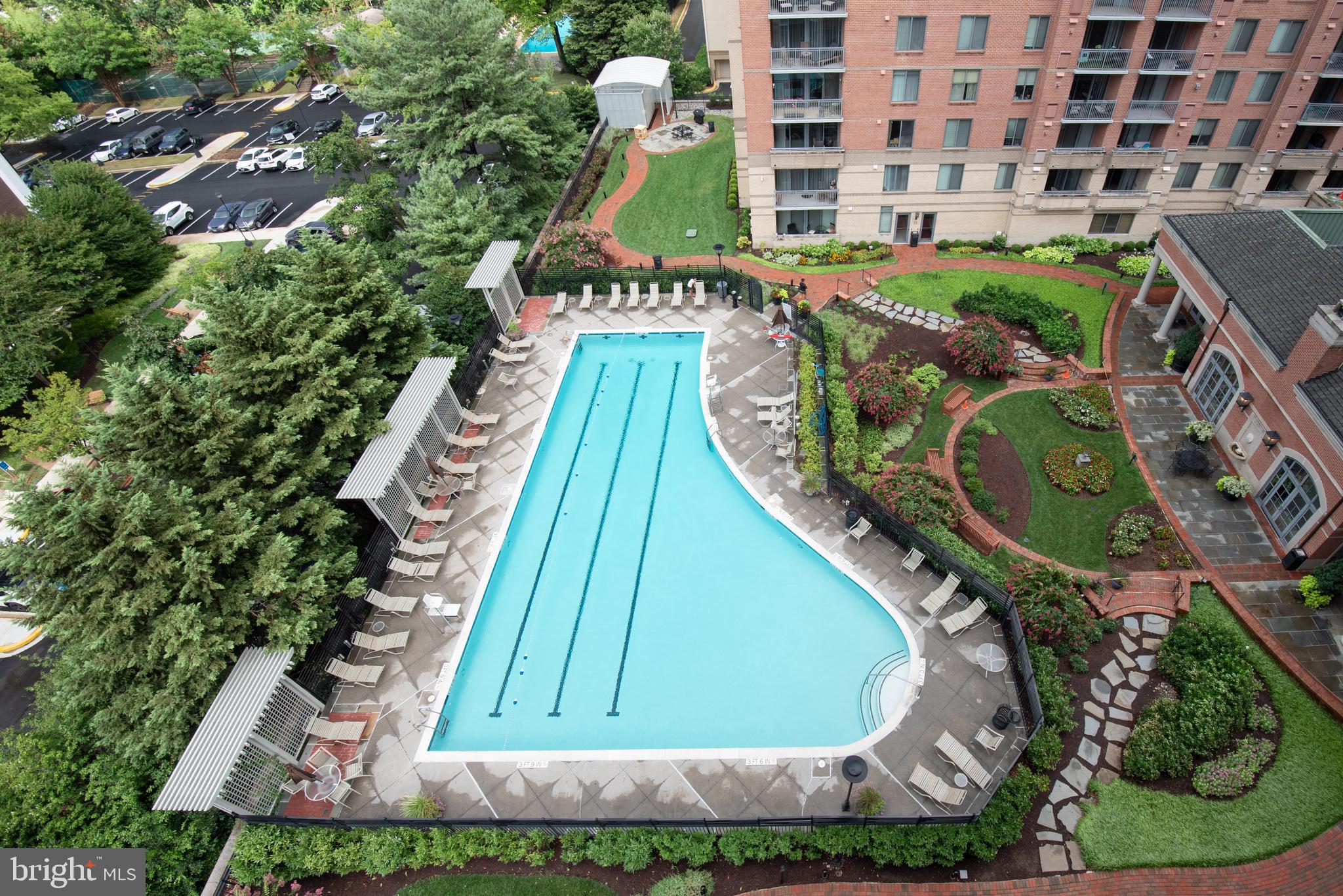 GALLERY AT WHITE FLINT - Residential