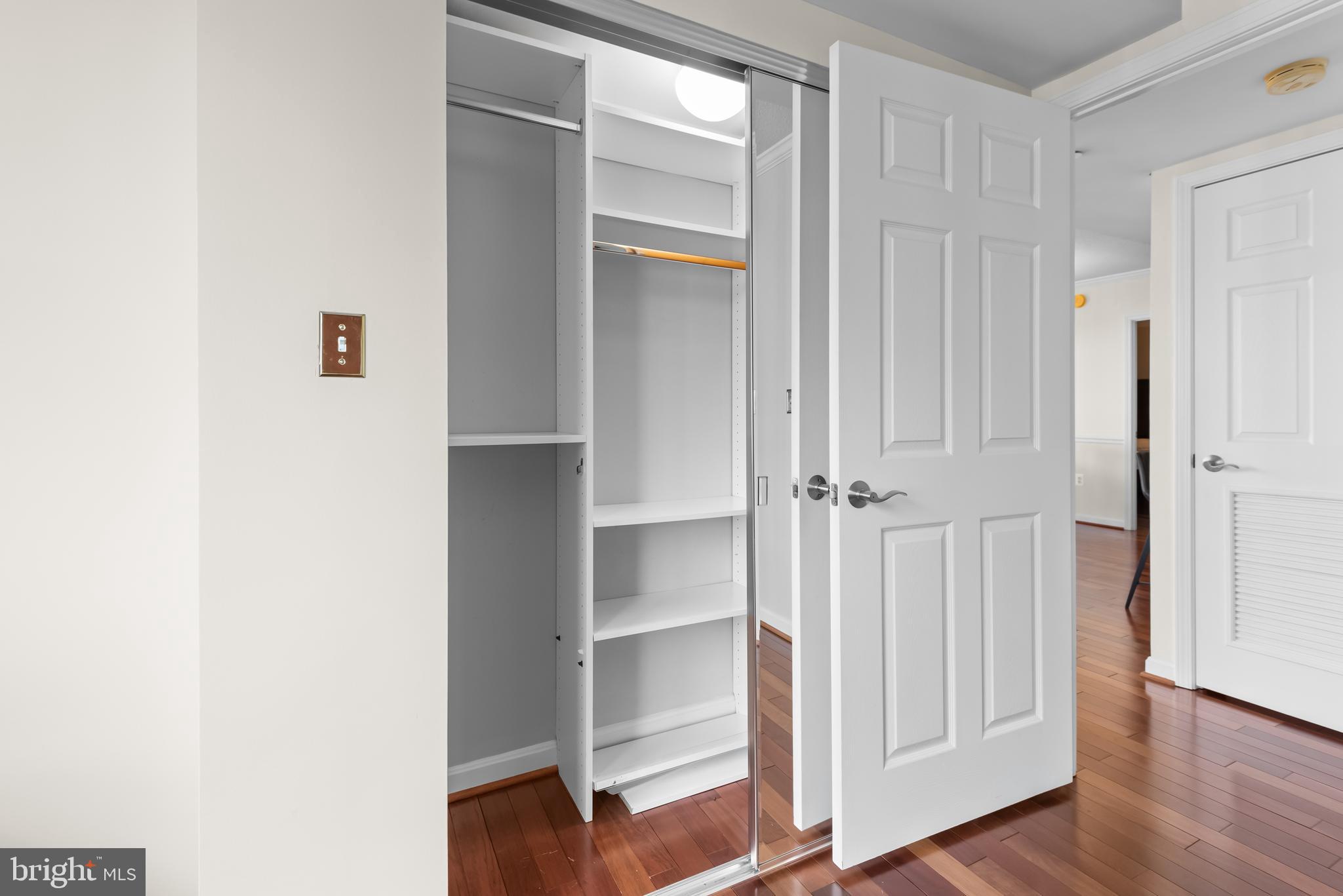 GALLERY AT WHITE FLINT - Residential