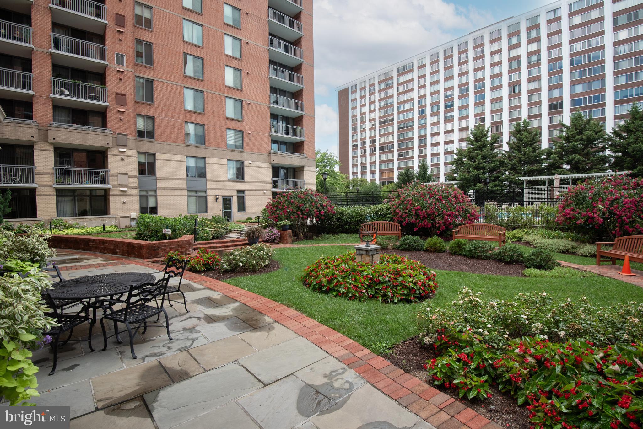 GALLERY AT WHITE FLINT - Residential