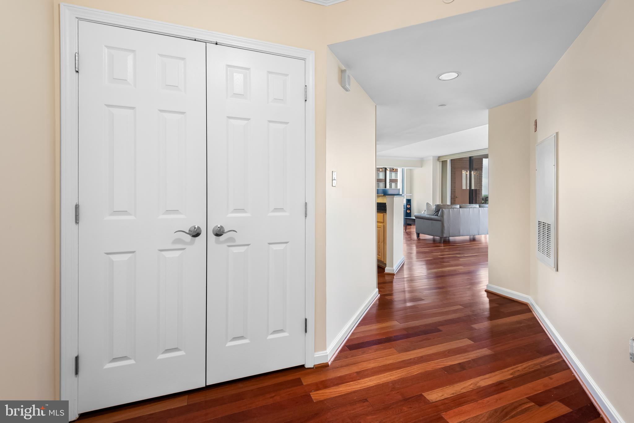 GALLERY AT WHITE FLINT - Residential