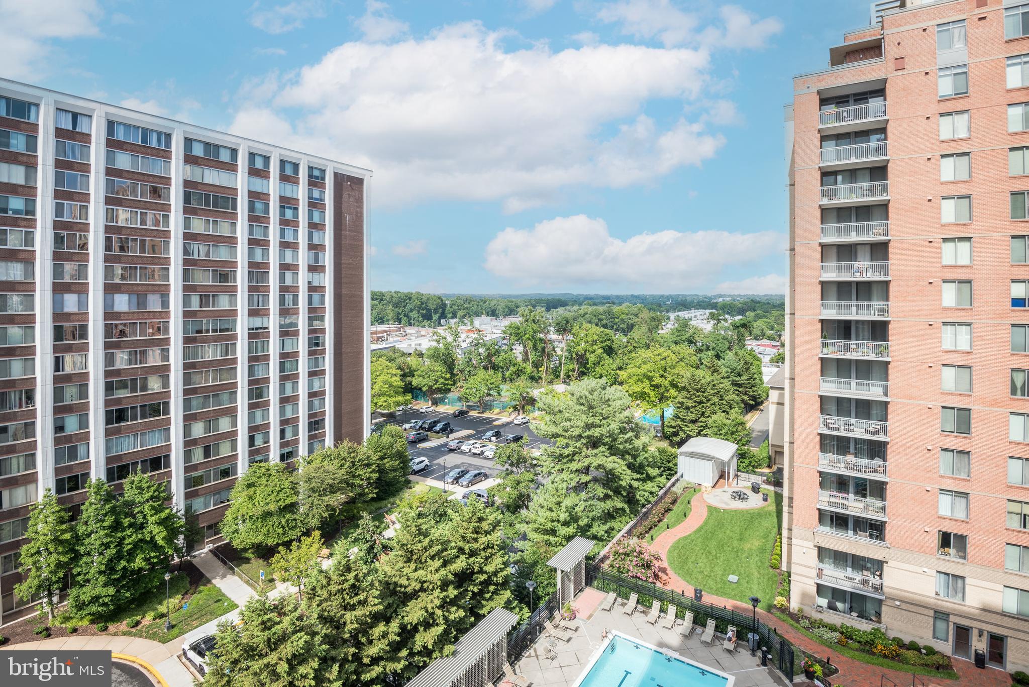 GALLERY AT WHITE FLINT - Residential
