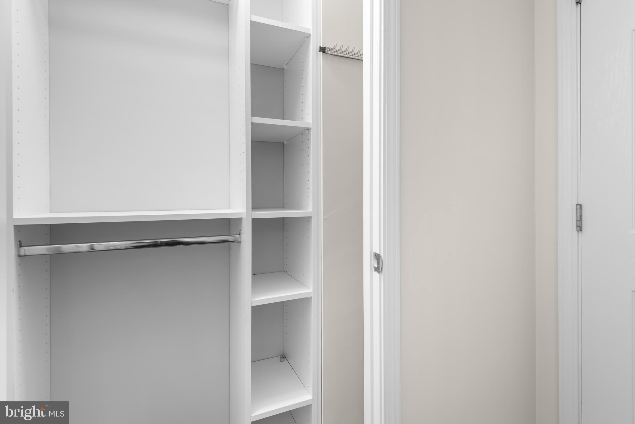 GALLERY AT WHITE FLINT - Residential