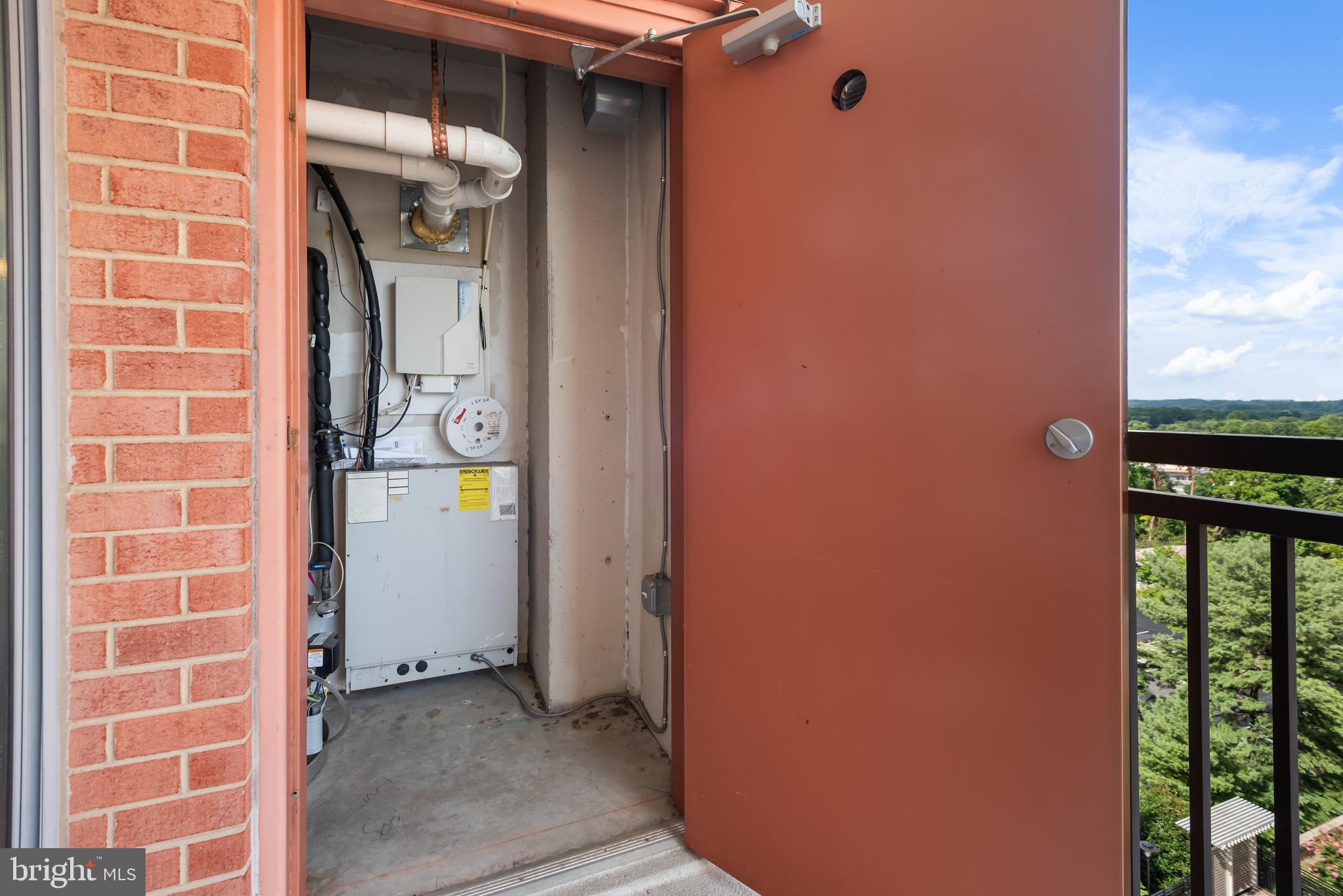 GALLERY AT WHITE FLINT - Residential