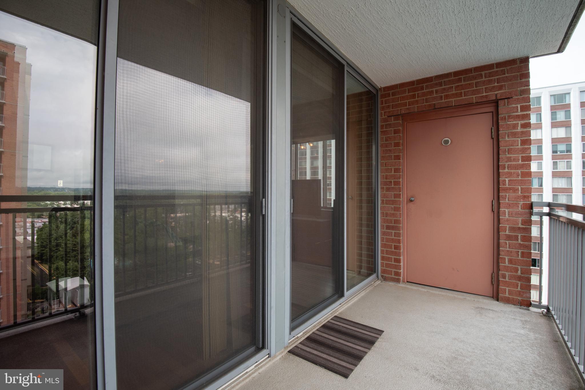 GALLERY AT WHITE FLINT - Residential