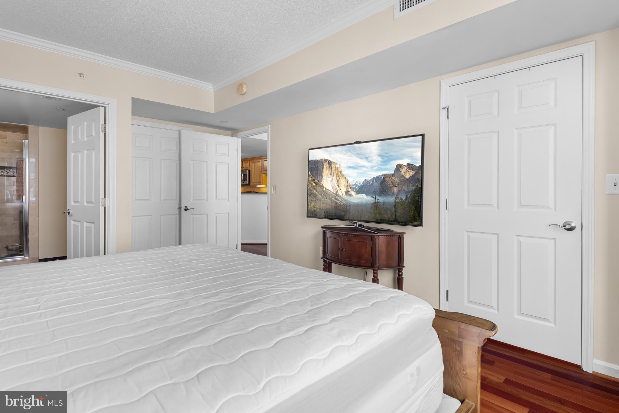 GALLERY AT WHITE FLINT - Residential