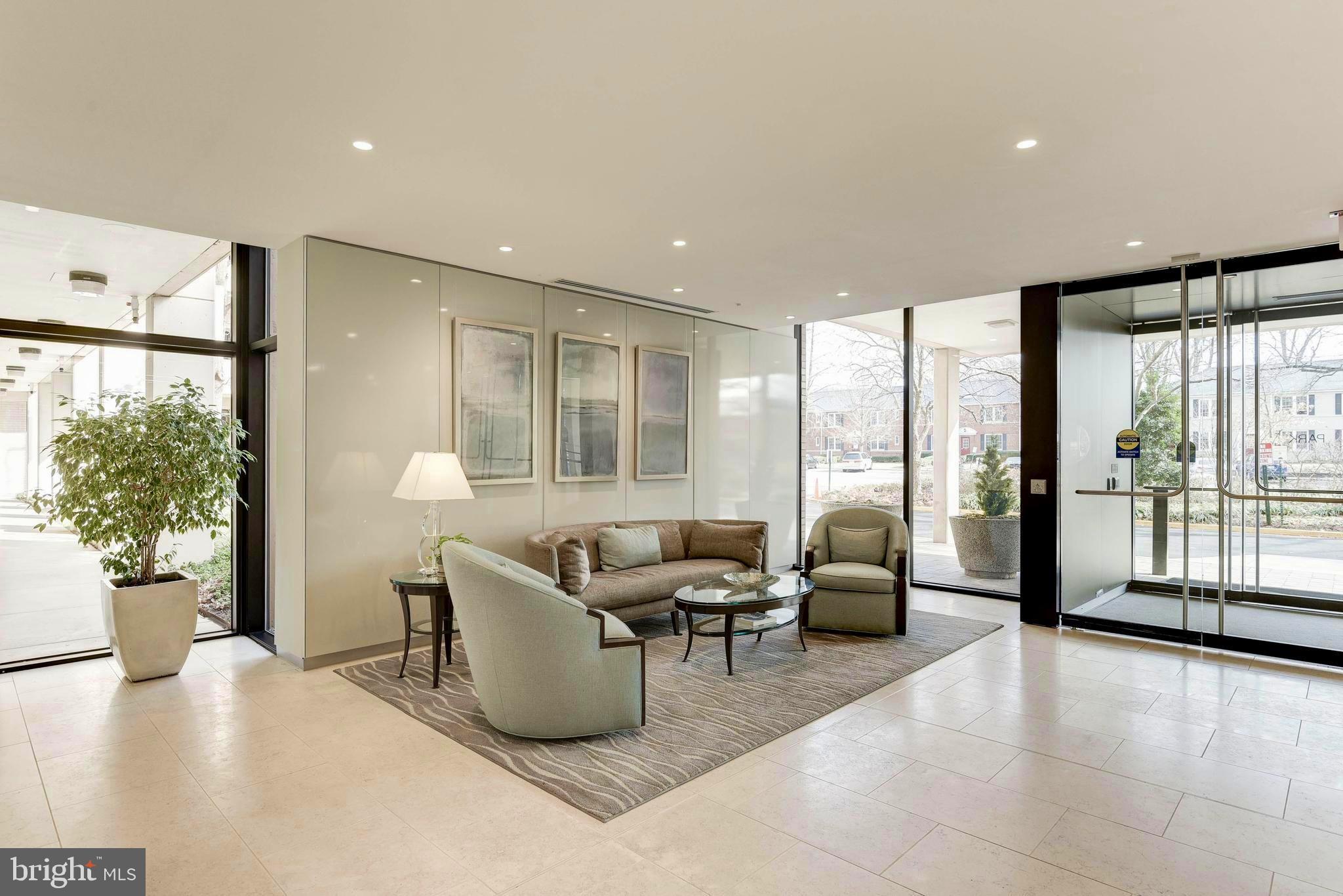 HYDE PARK - Residential Lease