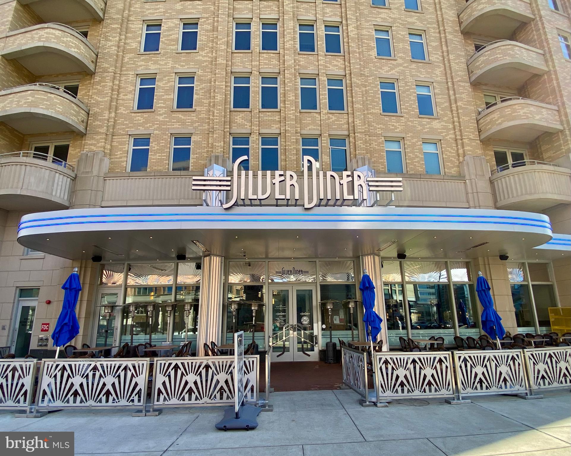 HYDE PARK - Residential Lease