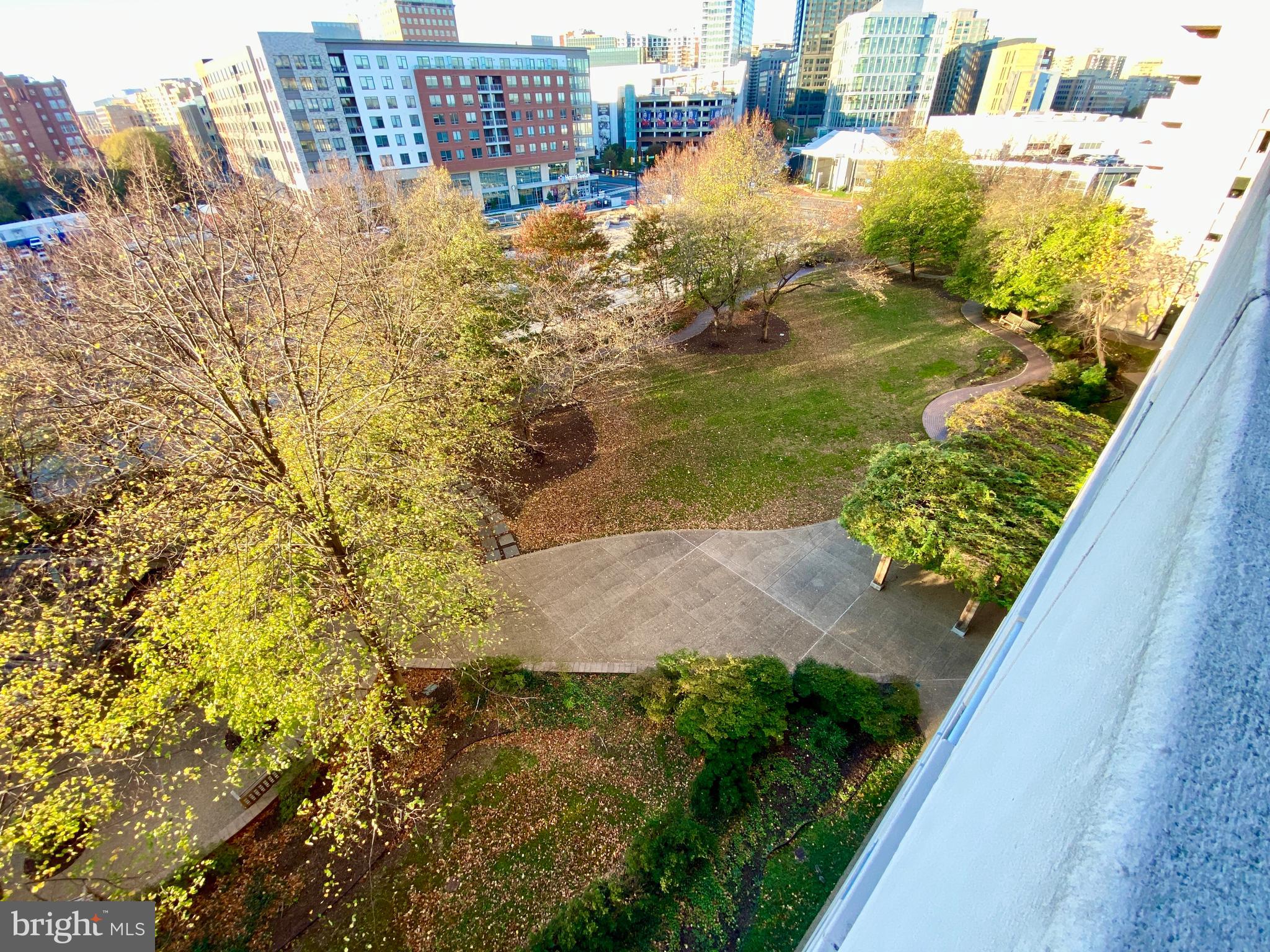 HYDE PARK - Residential Lease