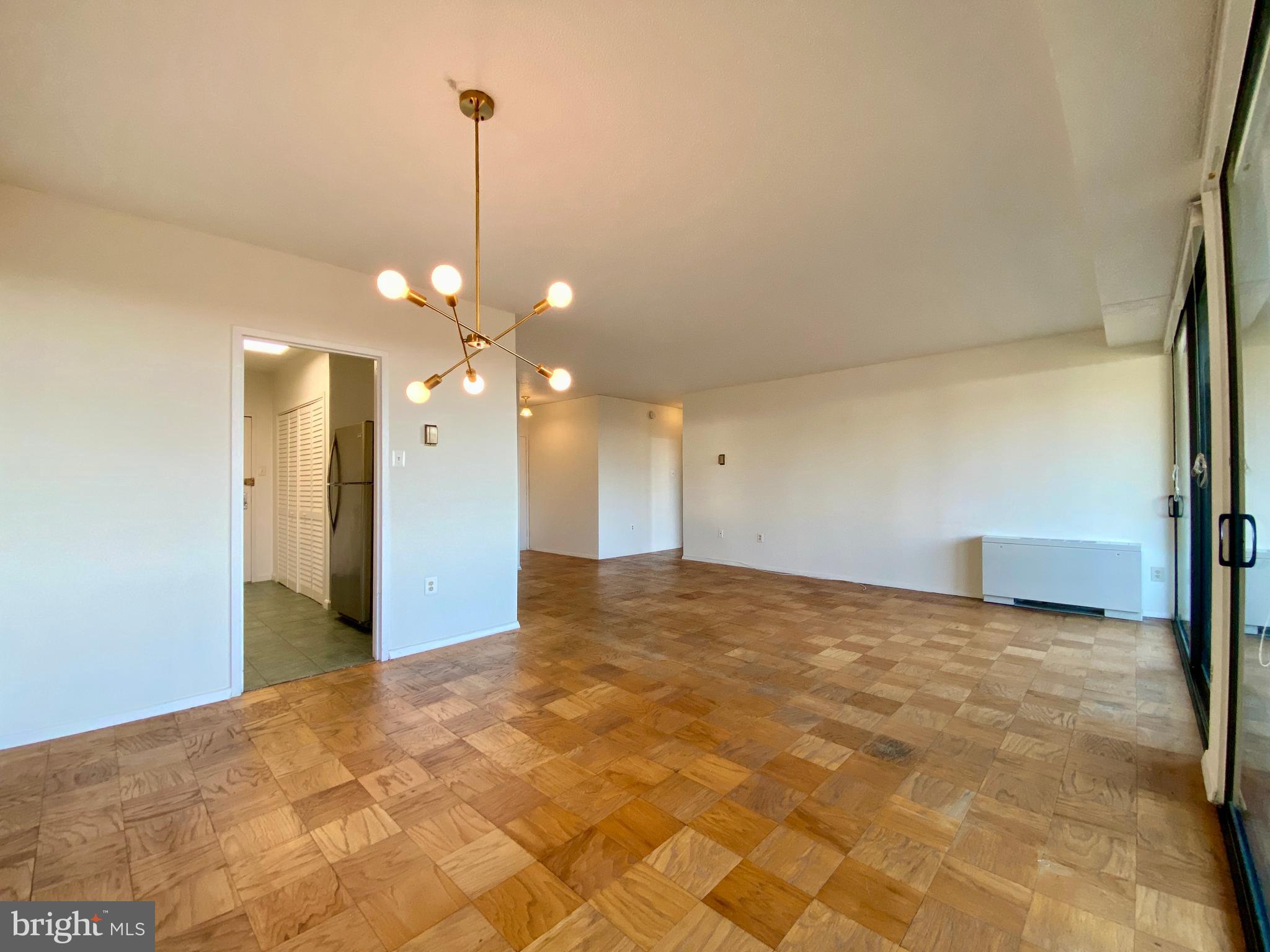 HYDE PARK - Residential Lease