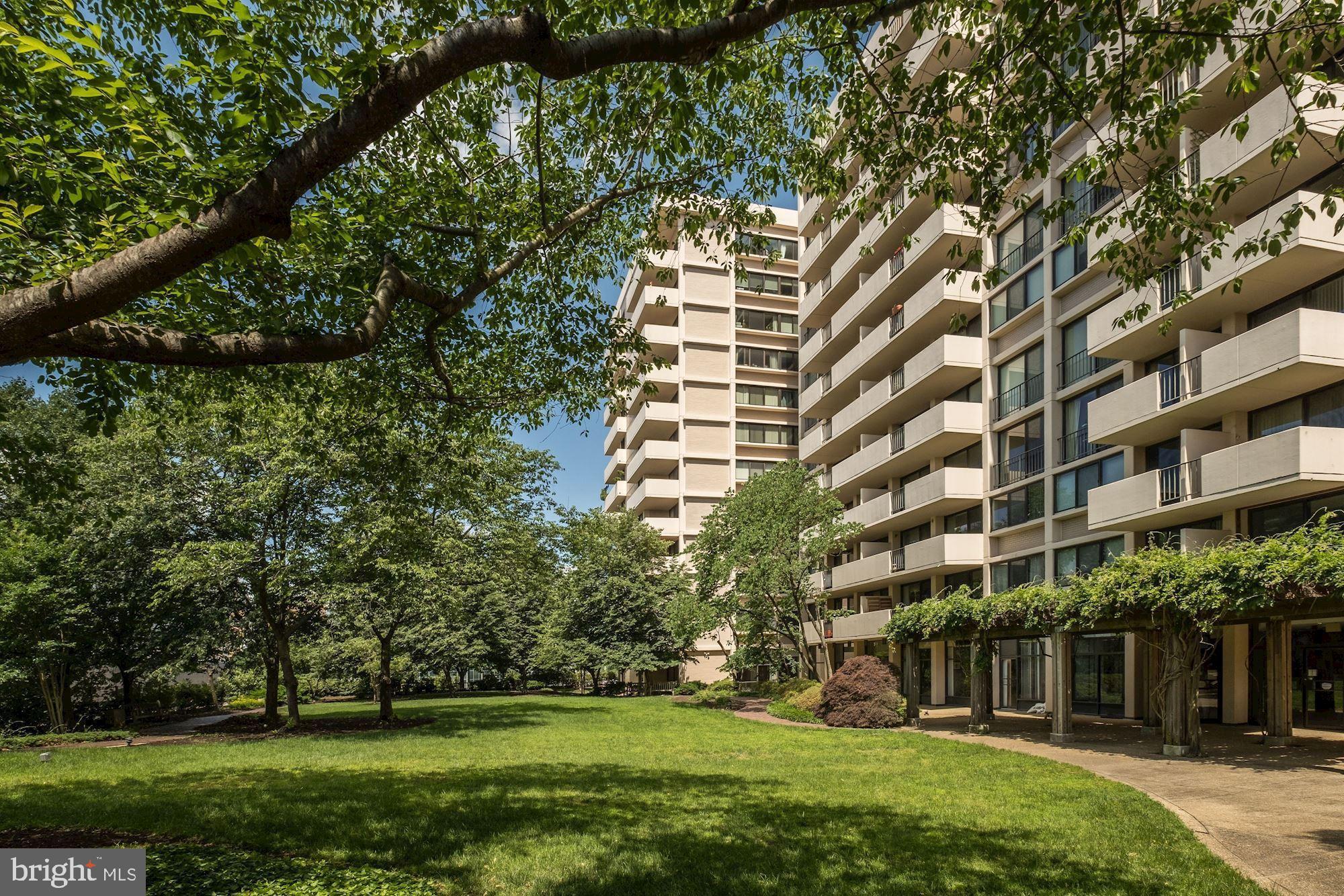 HYDE PARK - Residential Lease