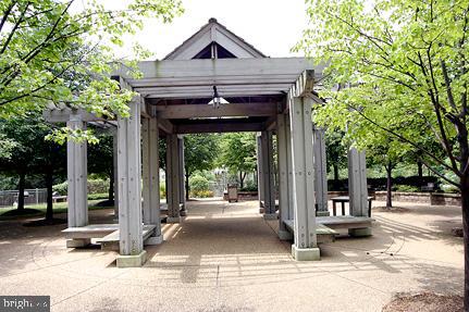 HYDE PARK - Residential Lease