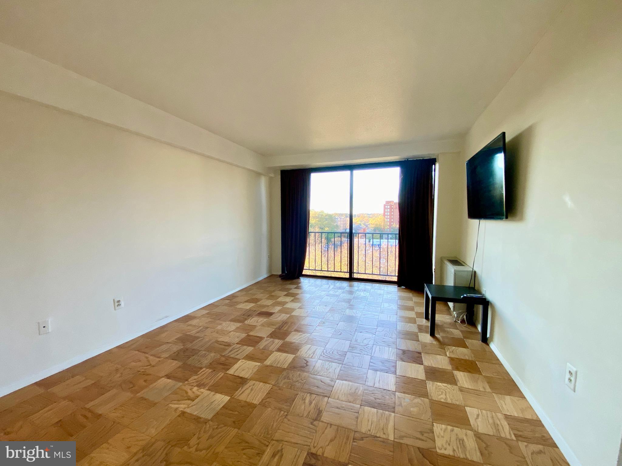 HYDE PARK - Residential Lease