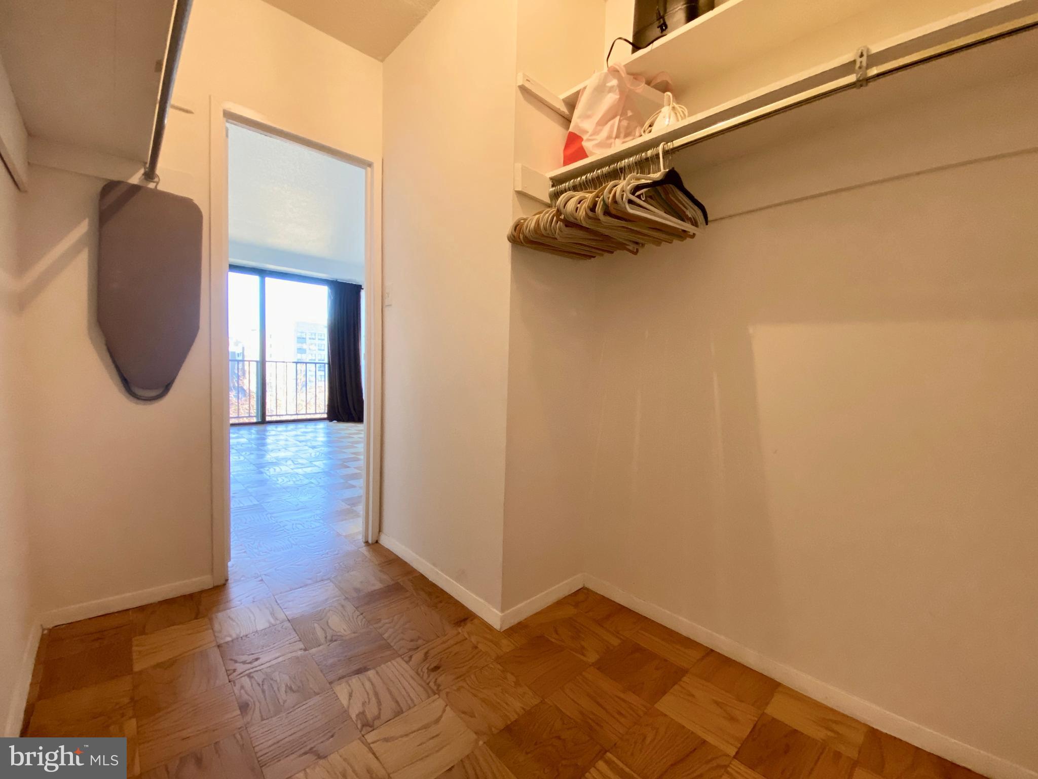 HYDE PARK - Residential Lease