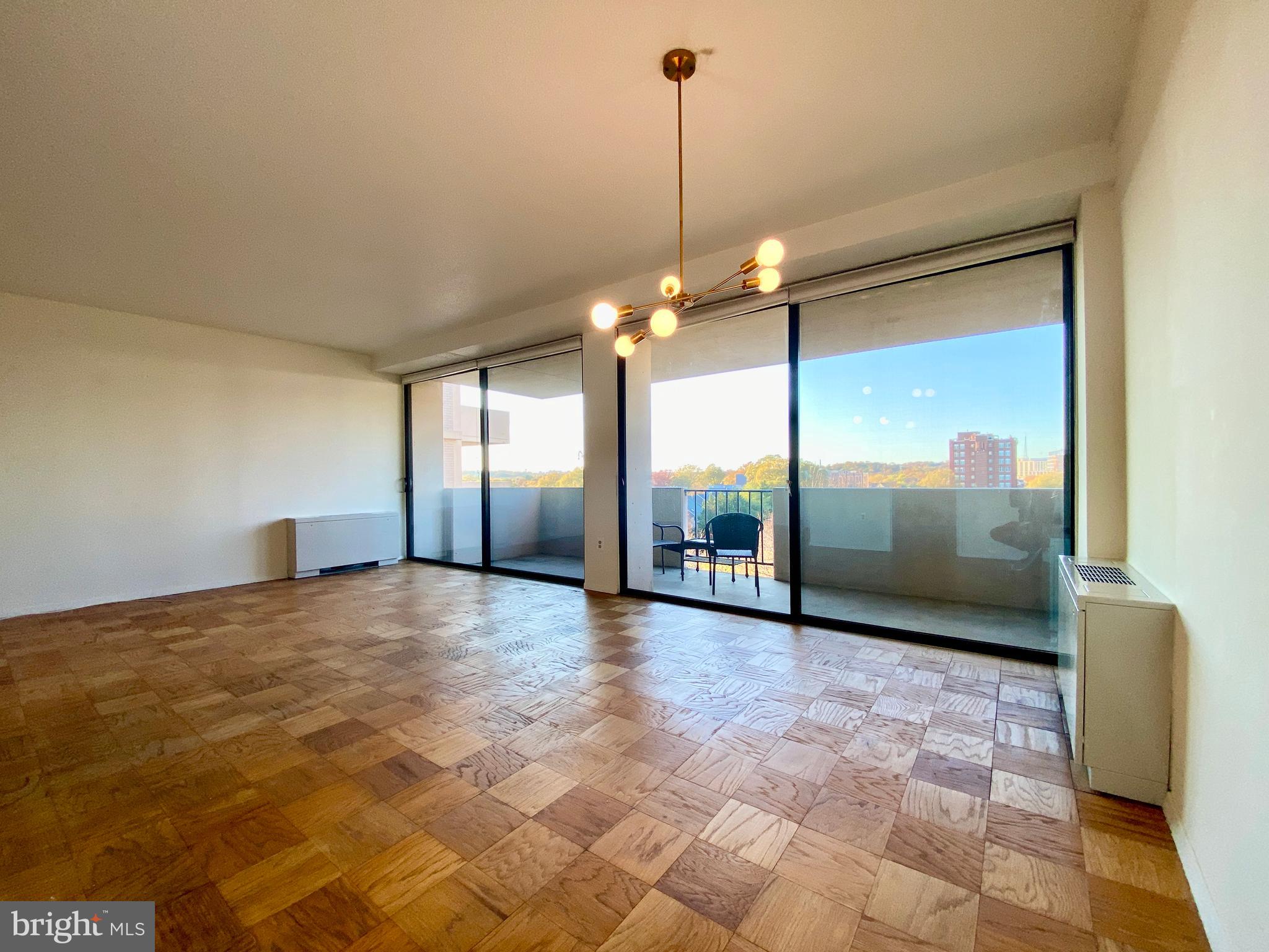 HYDE PARK - Residential Lease