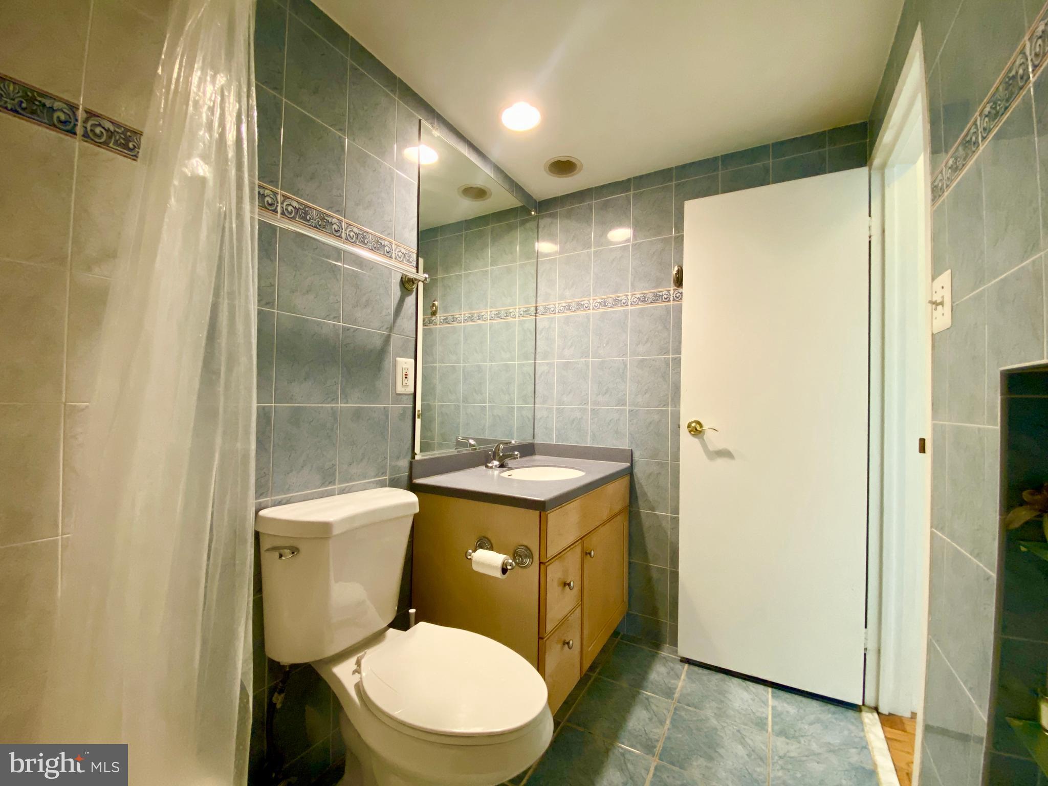 HYDE PARK - Residential Lease