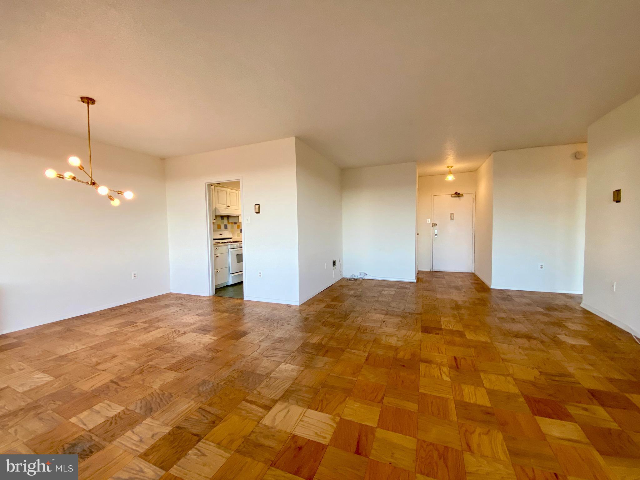 HYDE PARK - Residential Lease