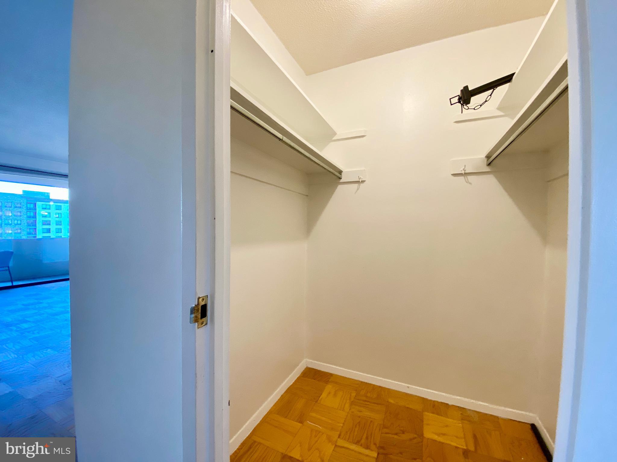 HYDE PARK - Residential Lease