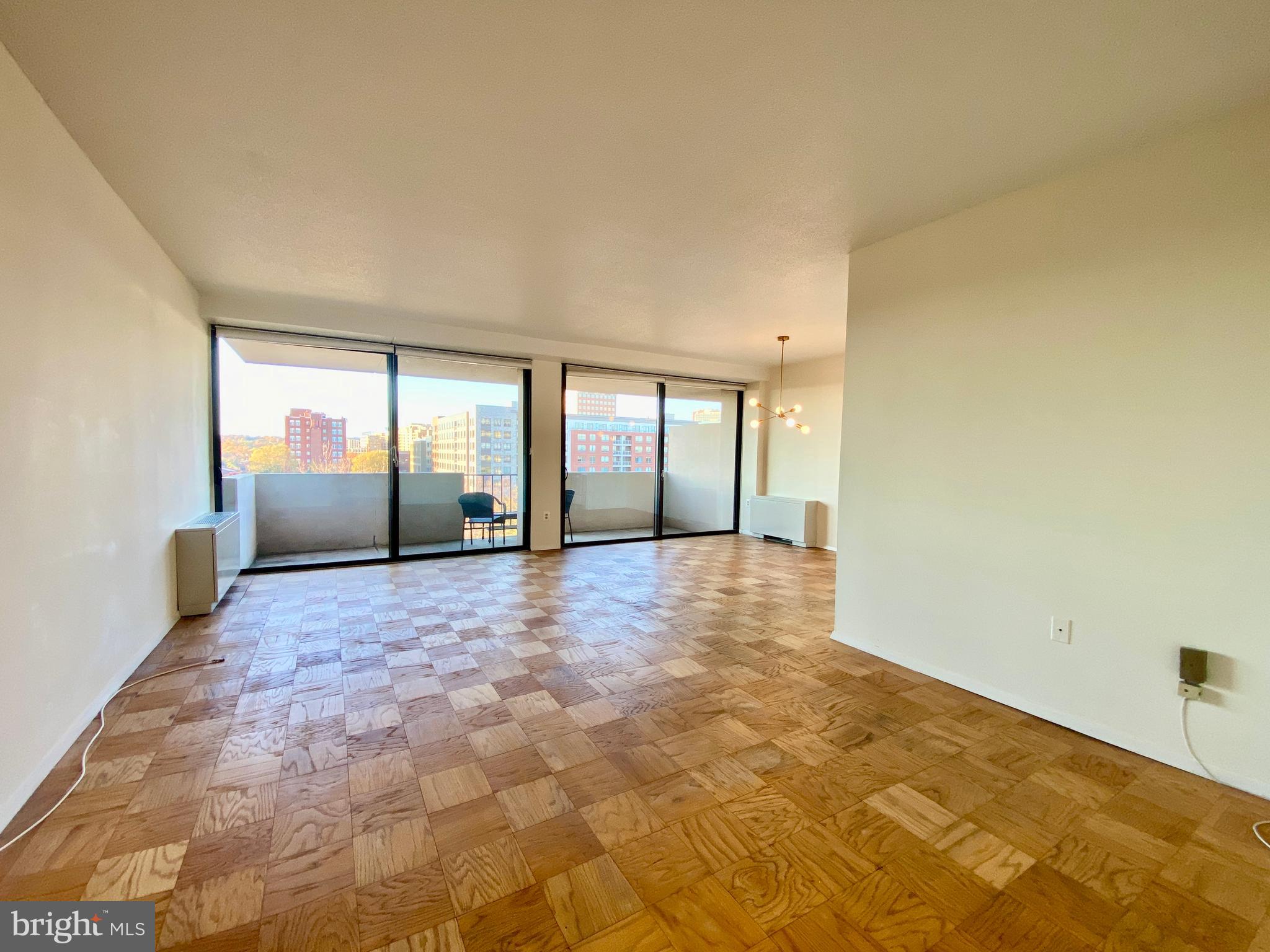 HYDE PARK - Residential Lease