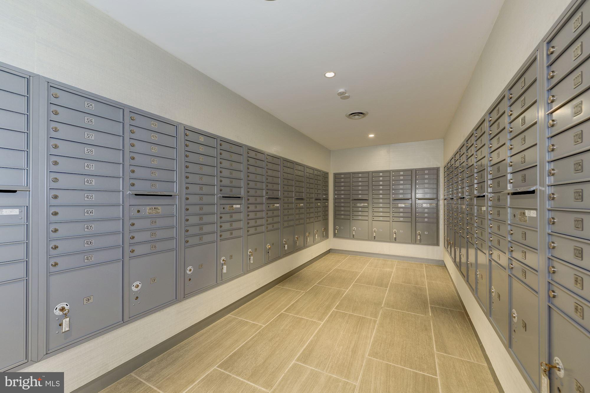 HYDE PARK - Residential Lease