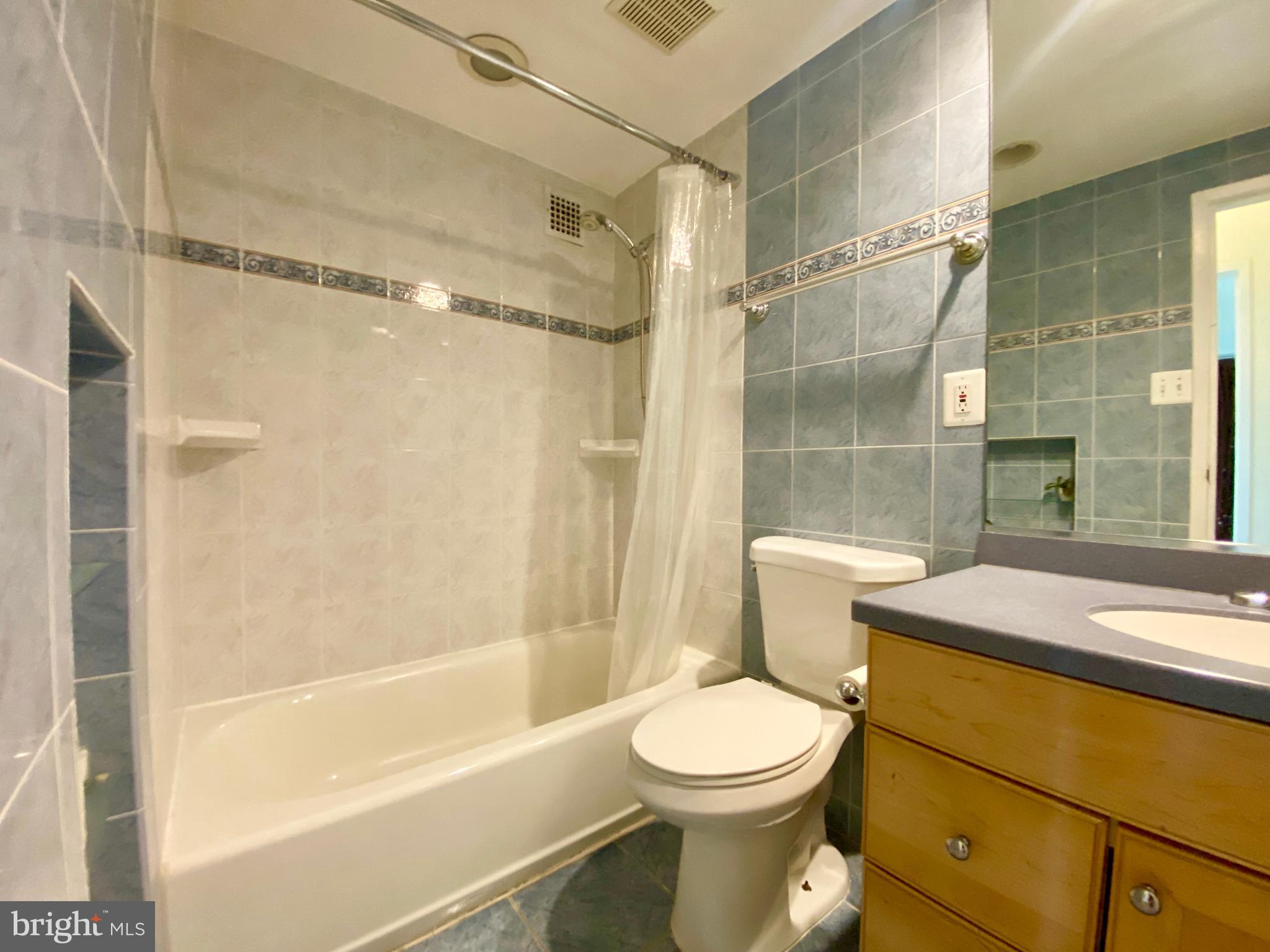 HYDE PARK - Residential Lease