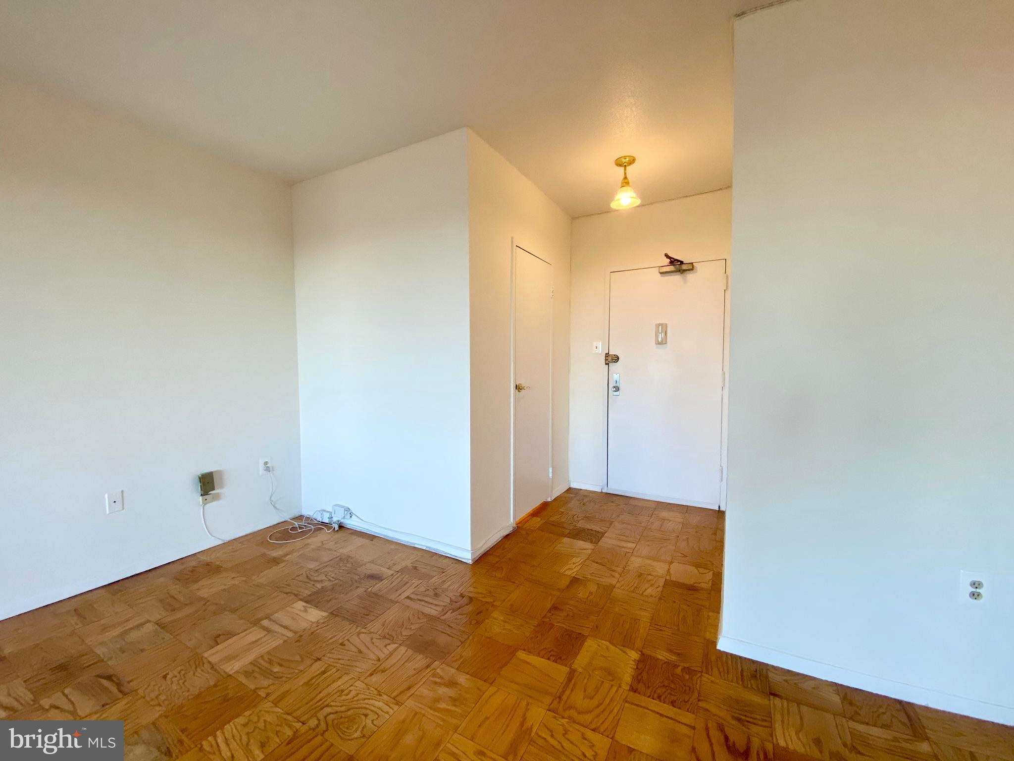 HYDE PARK - Residential Lease