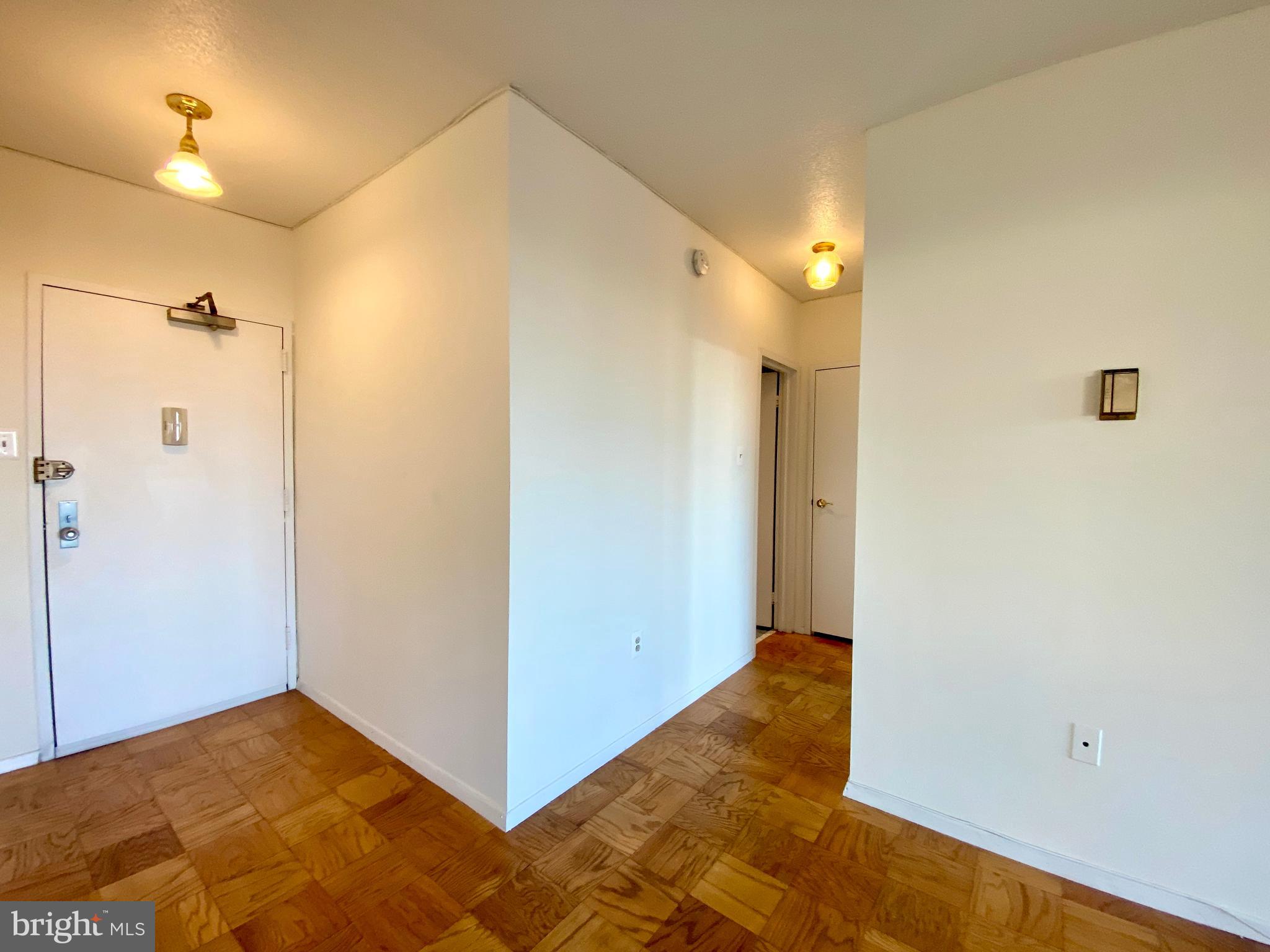 HYDE PARK - Residential Lease