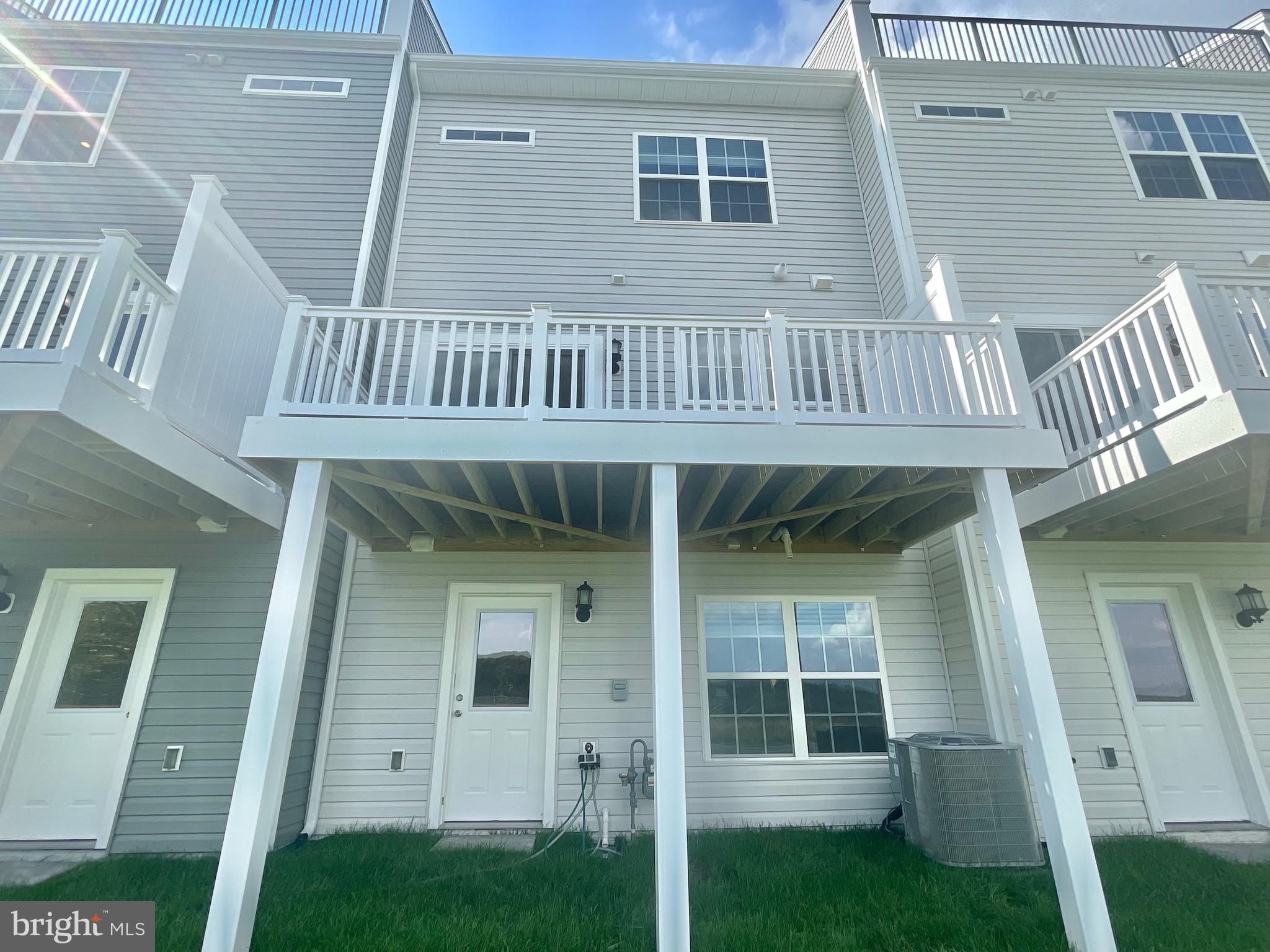 SYCAMORE RIDGE - Residential Lease