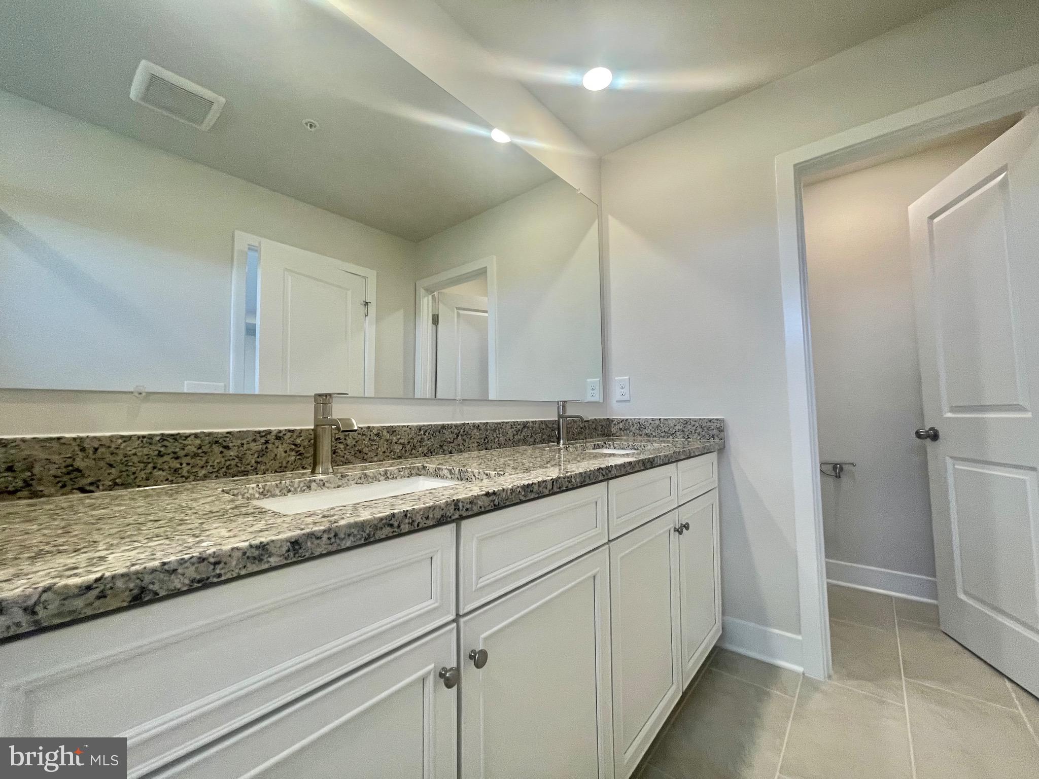 SYCAMORE RIDGE - Residential Lease