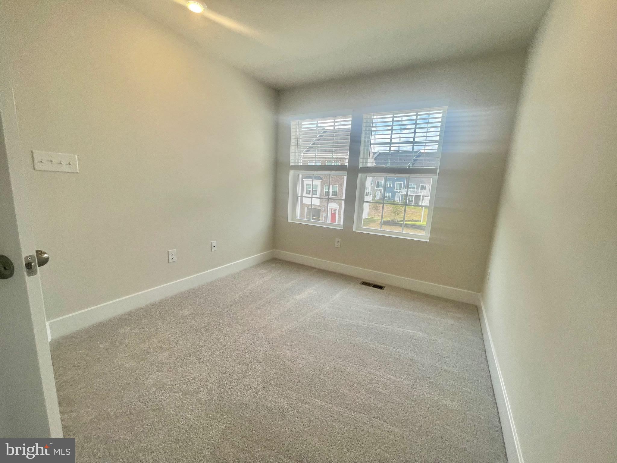 SYCAMORE RIDGE - Residential Lease