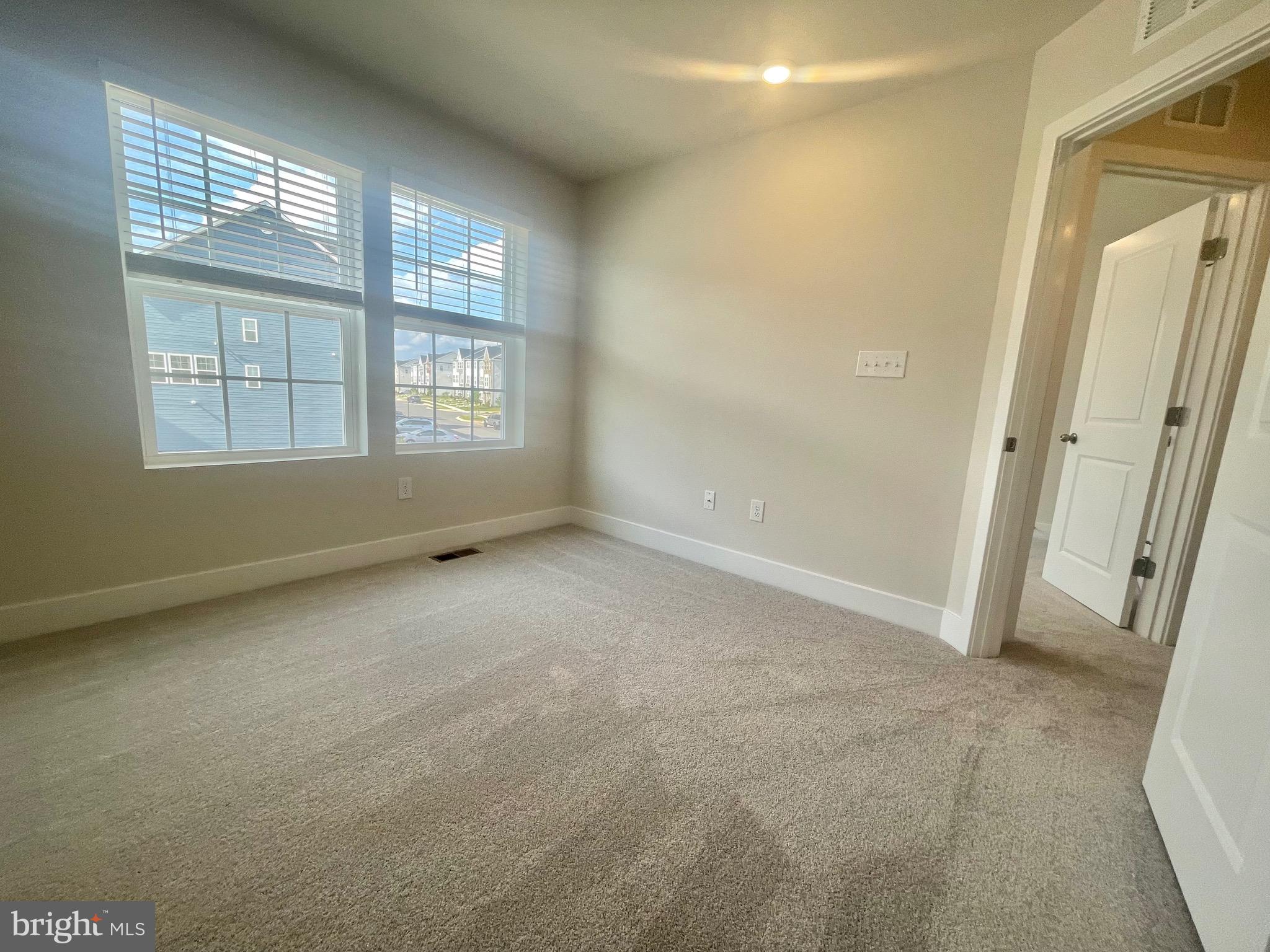 SYCAMORE RIDGE - Residential Lease