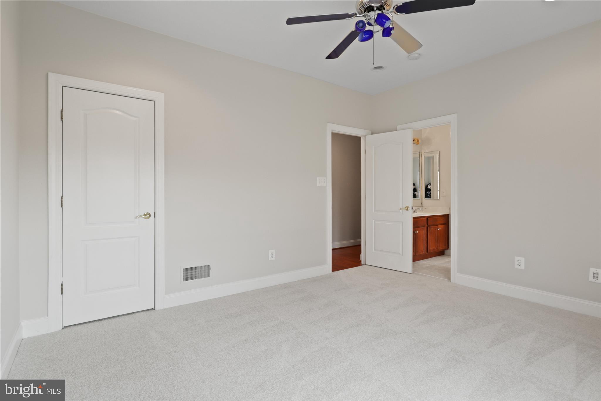 LANSDOWNE ON THE POTOMAC - Residential