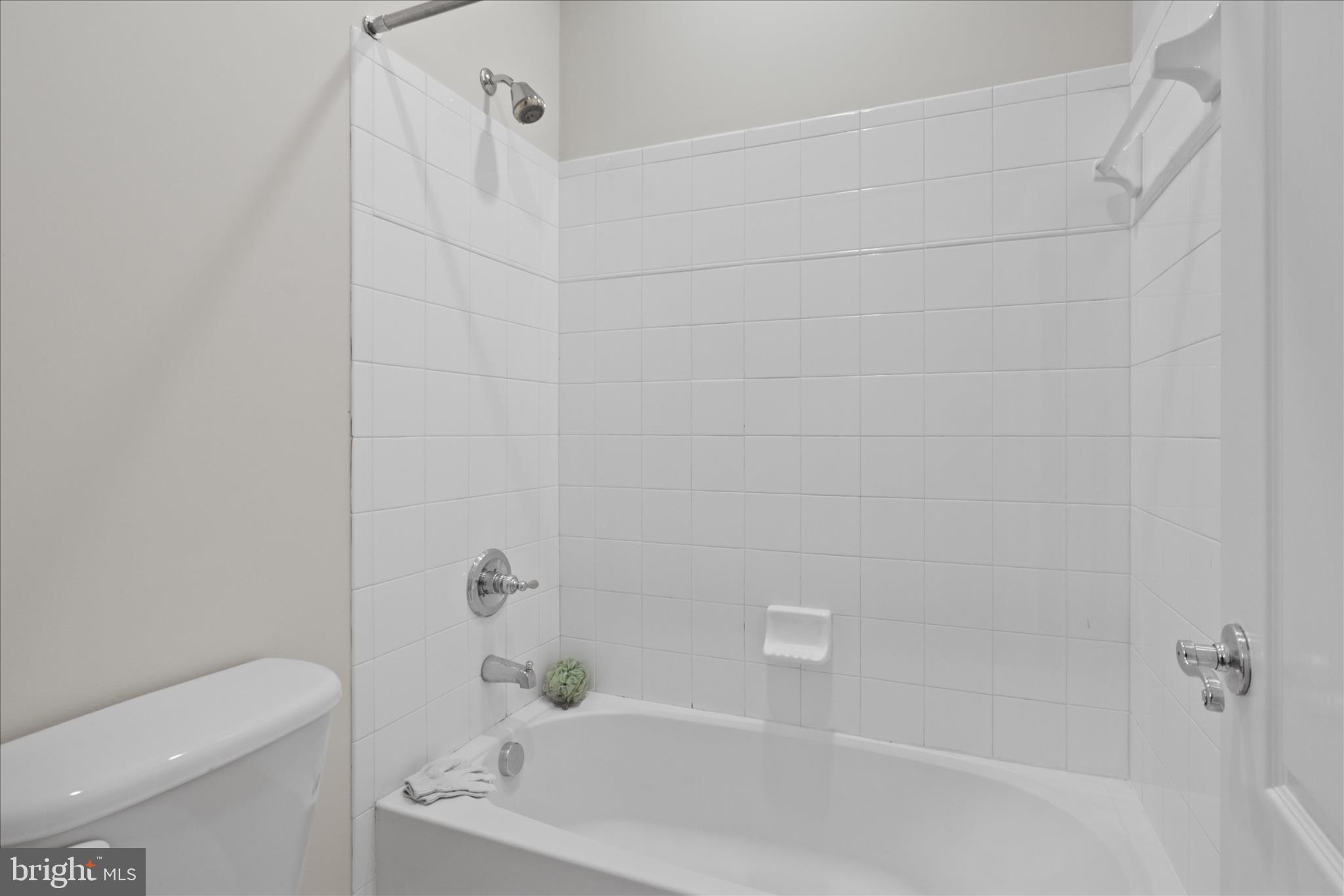 LANSDOWNE ON THE POTOMAC - Residential