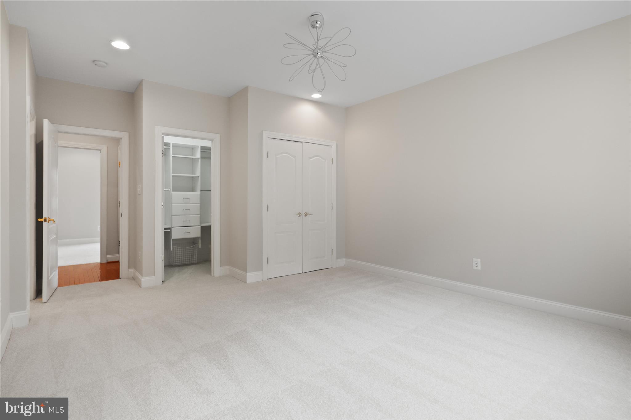 LANSDOWNE ON THE POTOMAC - Residential