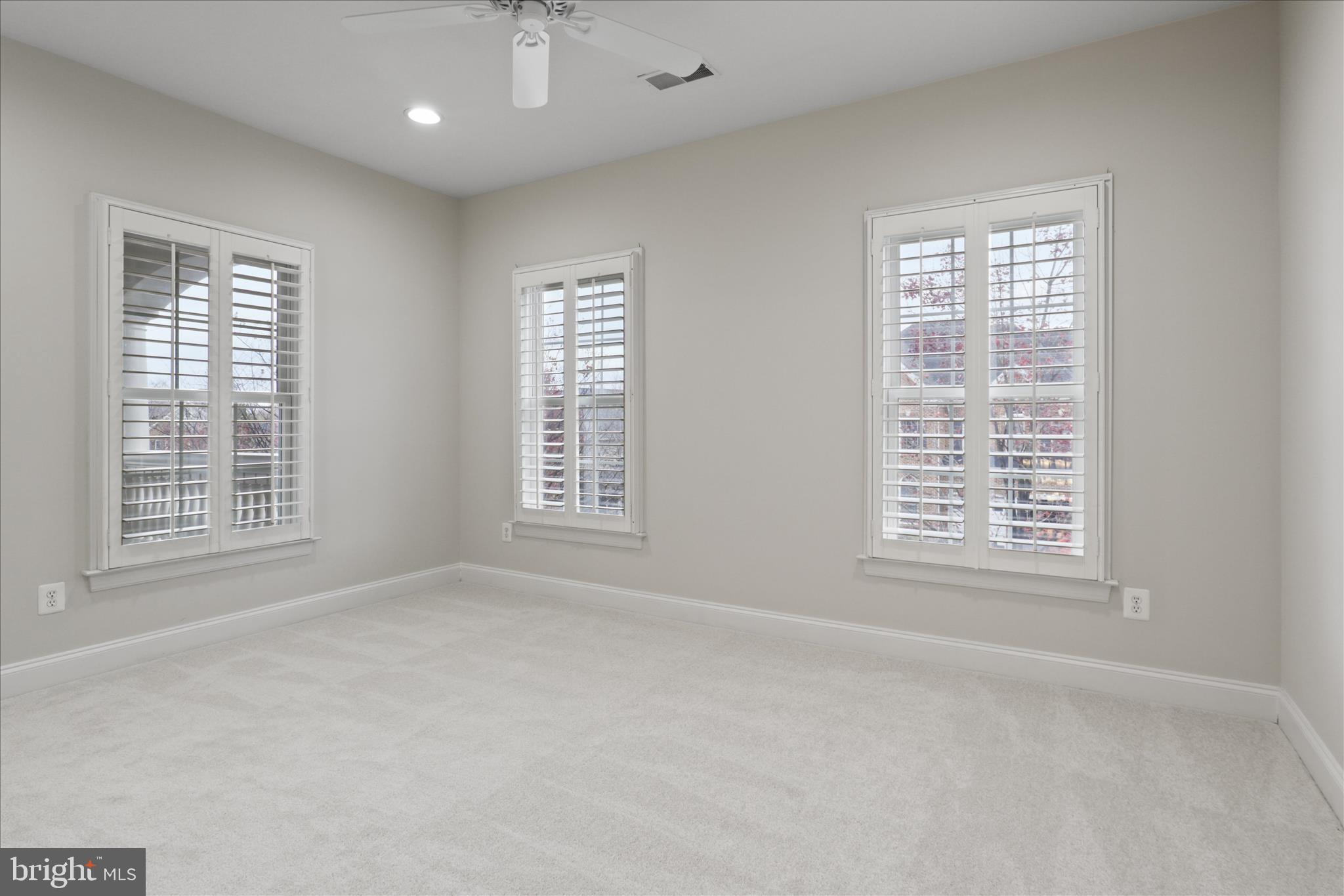 LANSDOWNE ON THE POTOMAC - Residential