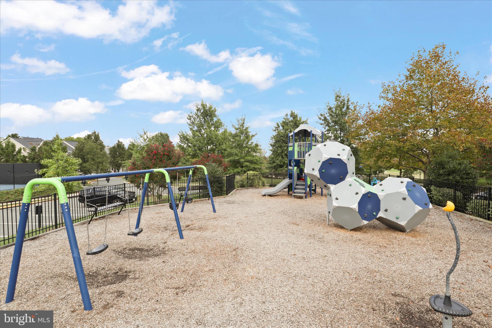 LANSDOWNE ON THE POTOMAC - Residential