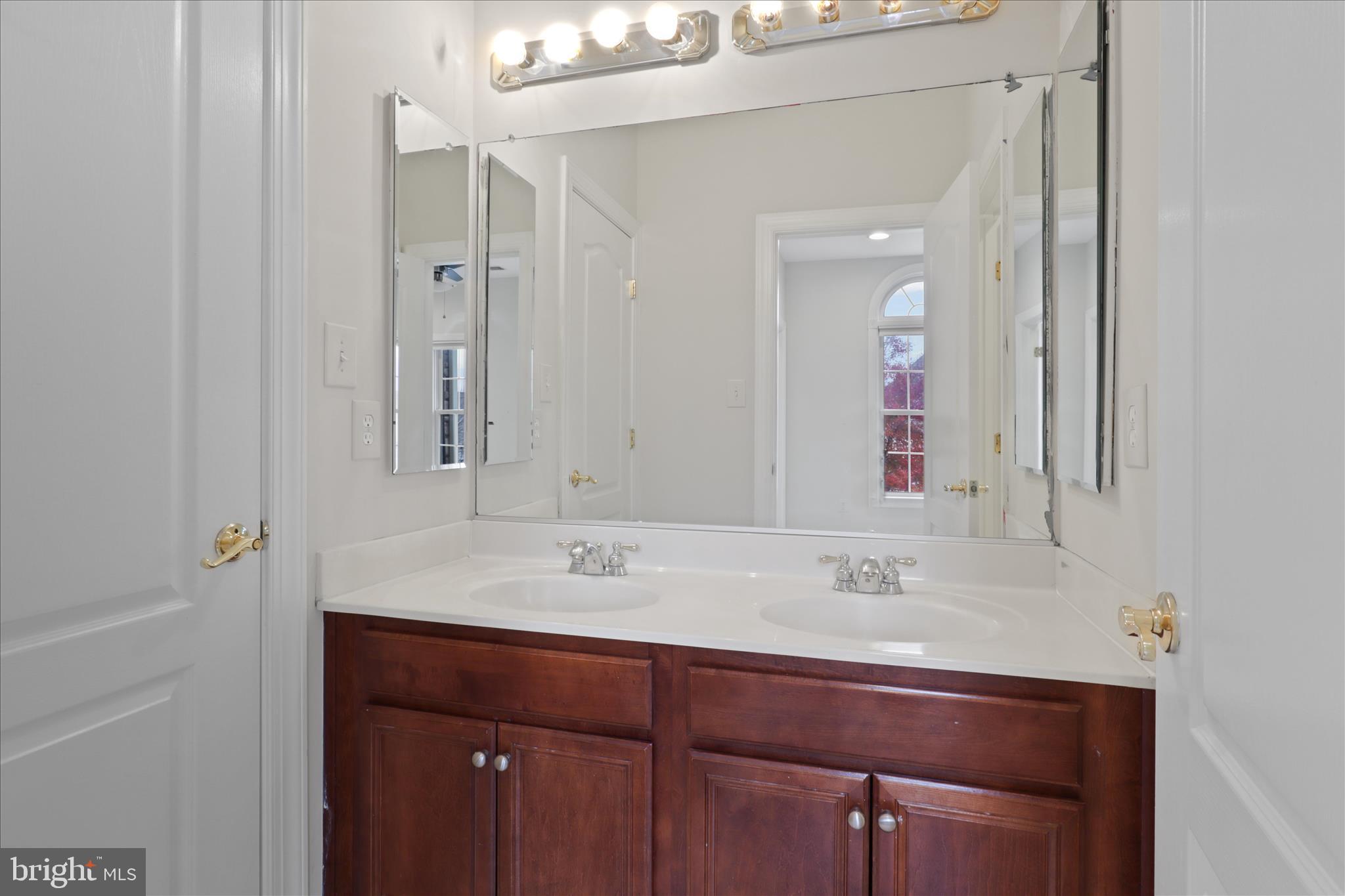 LANSDOWNE ON THE POTOMAC - Residential