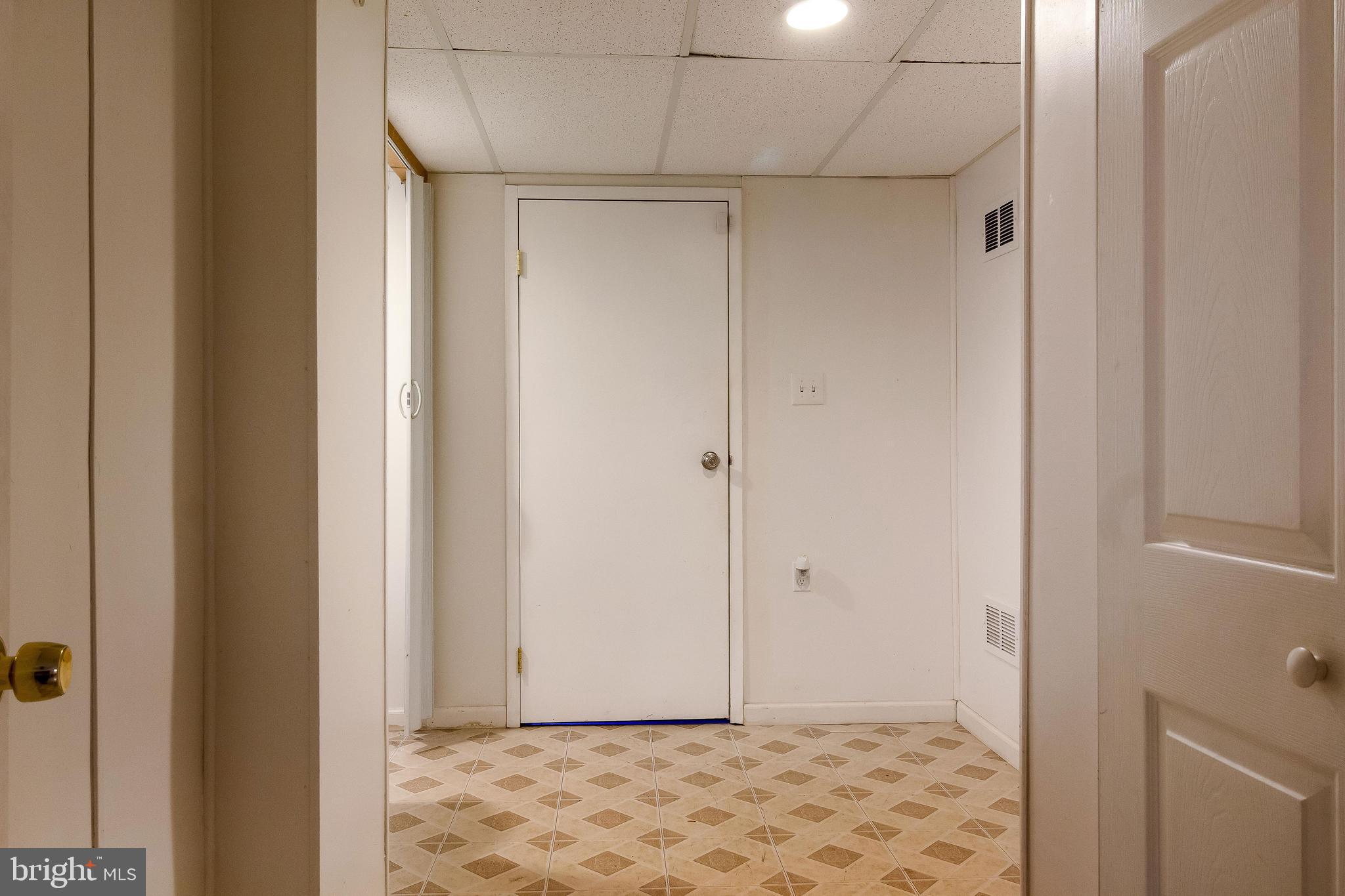 NORTHAMPTON - Residential