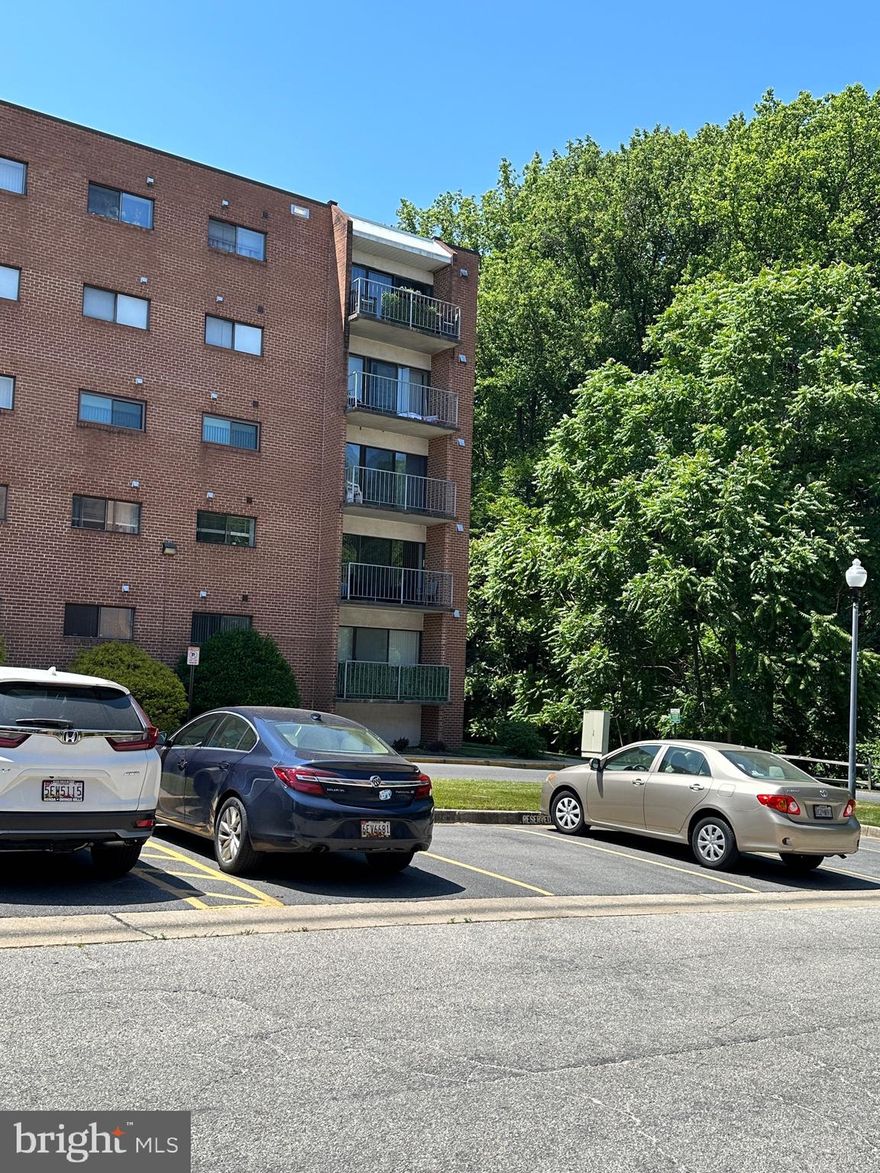 Rare opportunity  to own this move-in ready 1st floor 2br/2bath corner unit in  the well maintained building. This  specific model features a window in the kitchen overlooking  trees!! Updated white kitchen cabinets with granite counter tops and beautiful tiled backsplash. Newer floors throughout and custom built closets. In-unit laundry room with utility sink. Huge storage space on the same level as the unit. Convenient assigned parking spot near side entrance and water hose  and with plenty of extra parking space for guests.