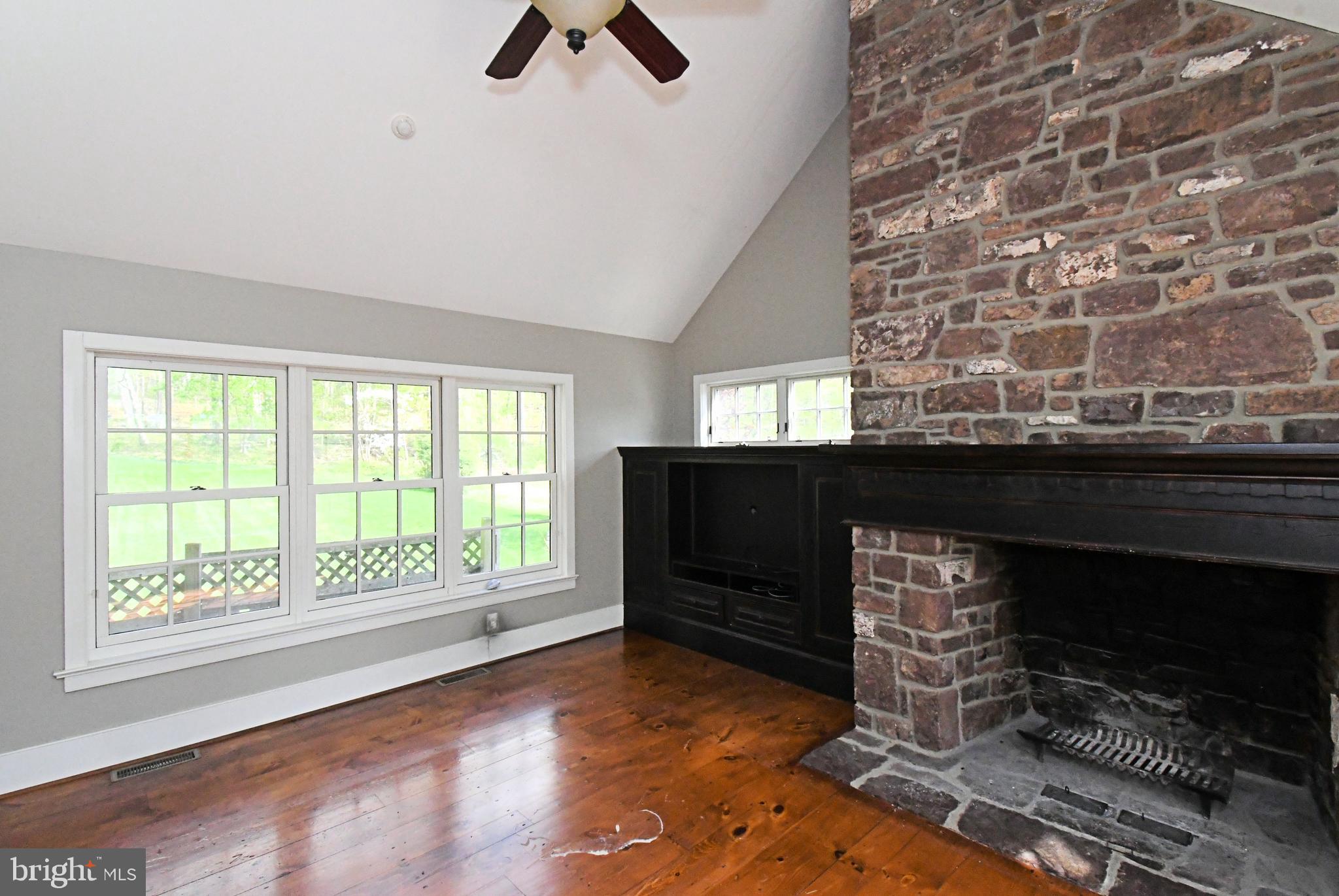 SCHWENKSVILLE - Residential