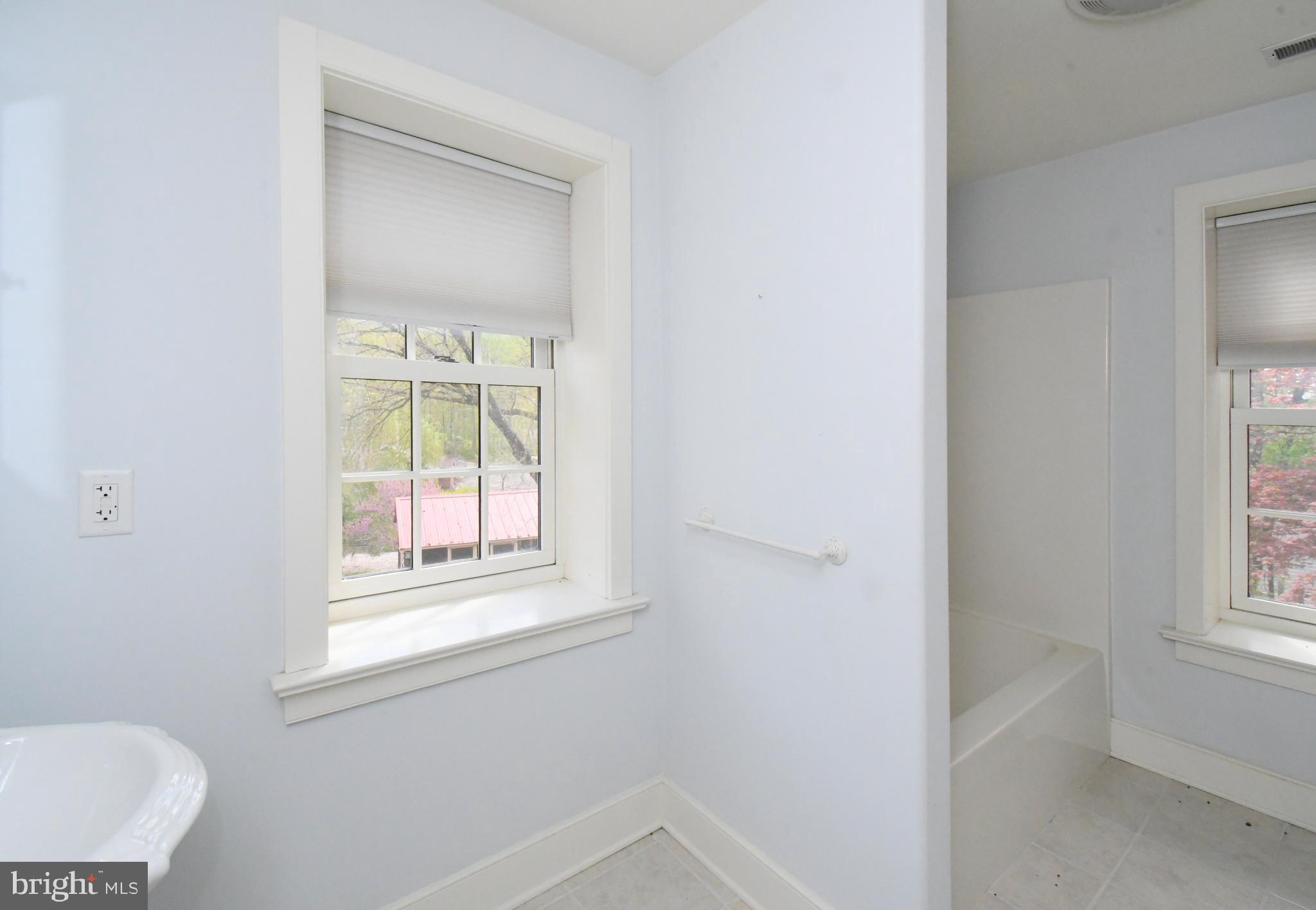 SCHWENKSVILLE - Residential