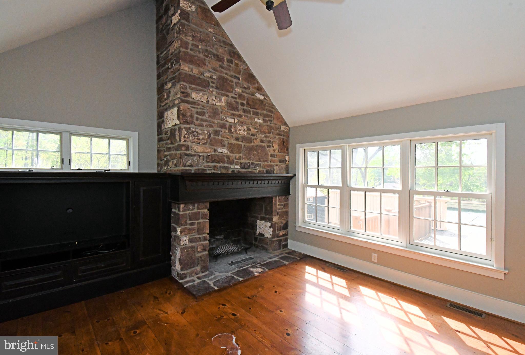 SCHWENKSVILLE - Residential