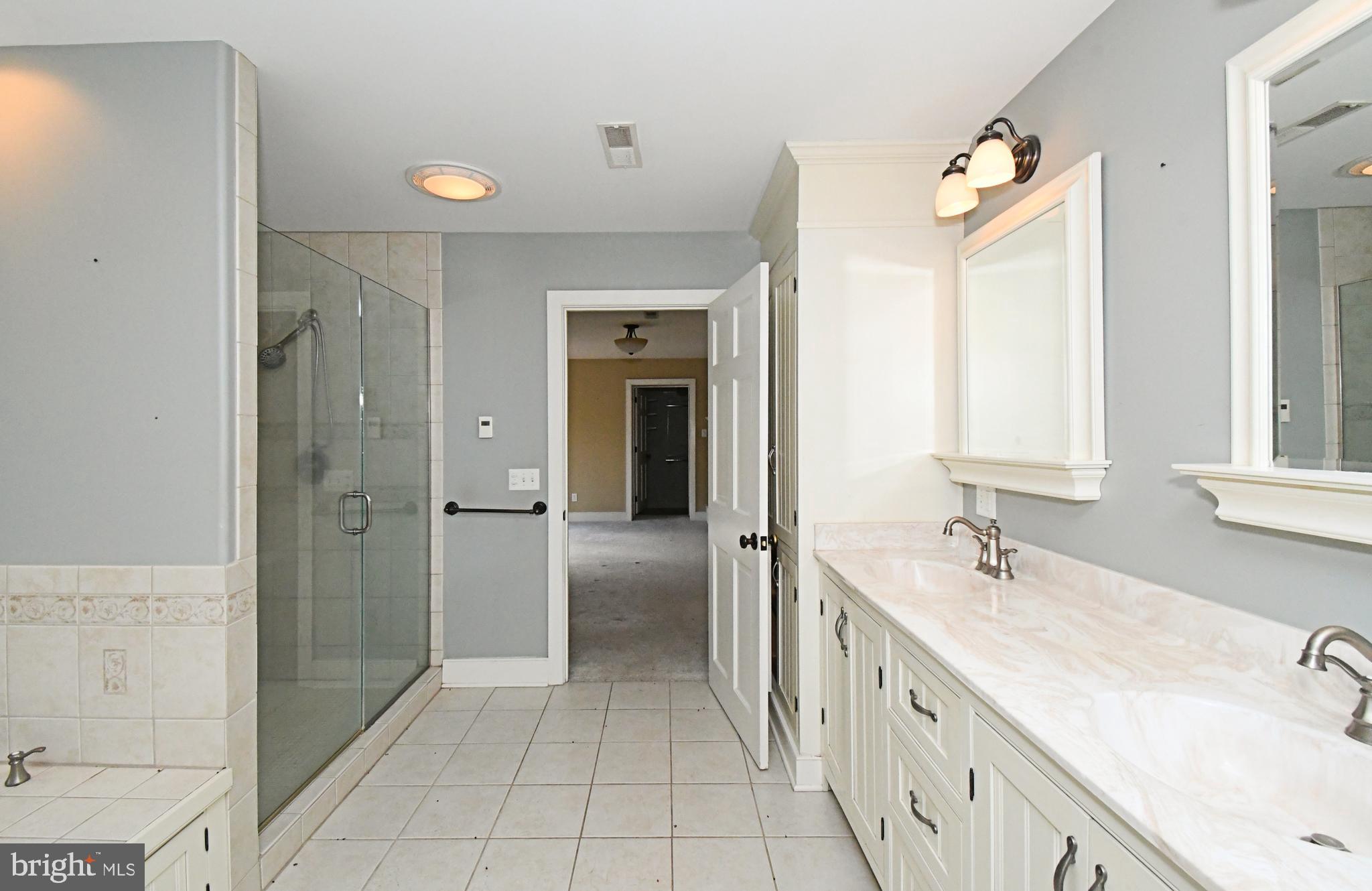 SCHWENKSVILLE - Residential