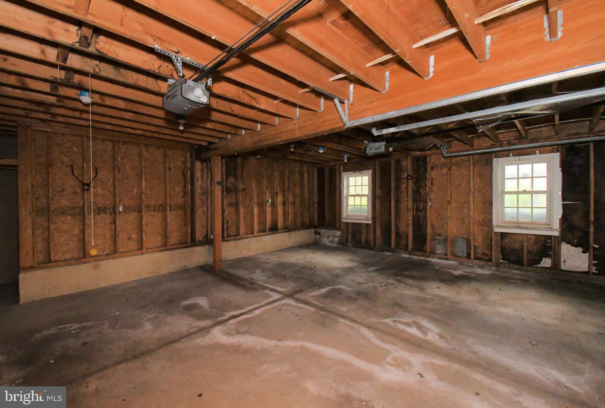 SCHWENKSVILLE - Residential