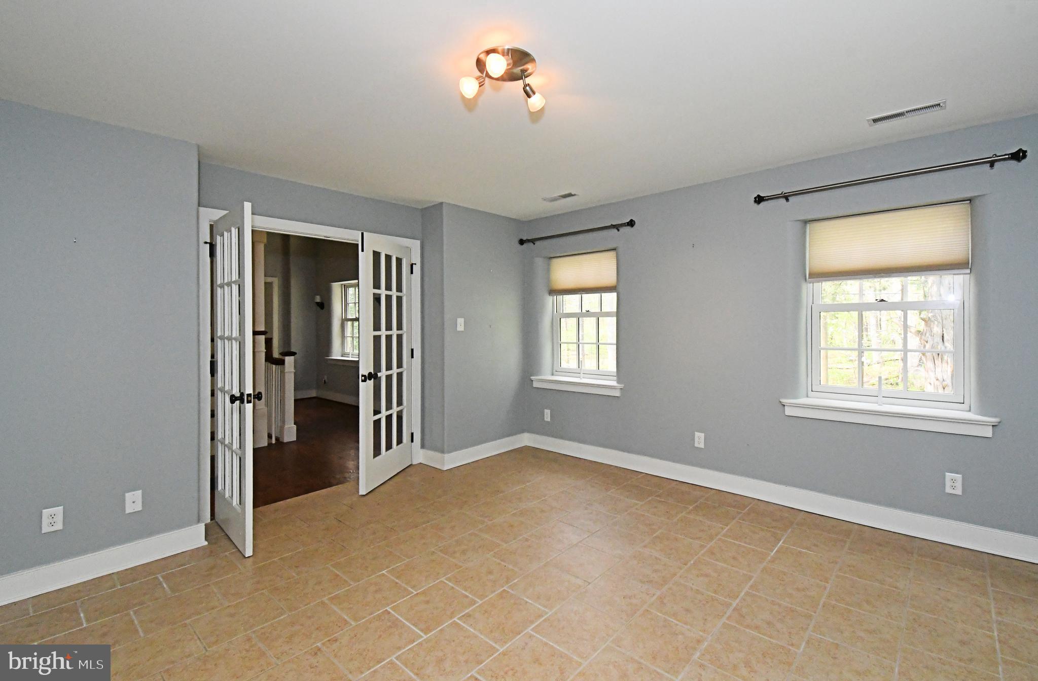 SCHWENKSVILLE - Residential