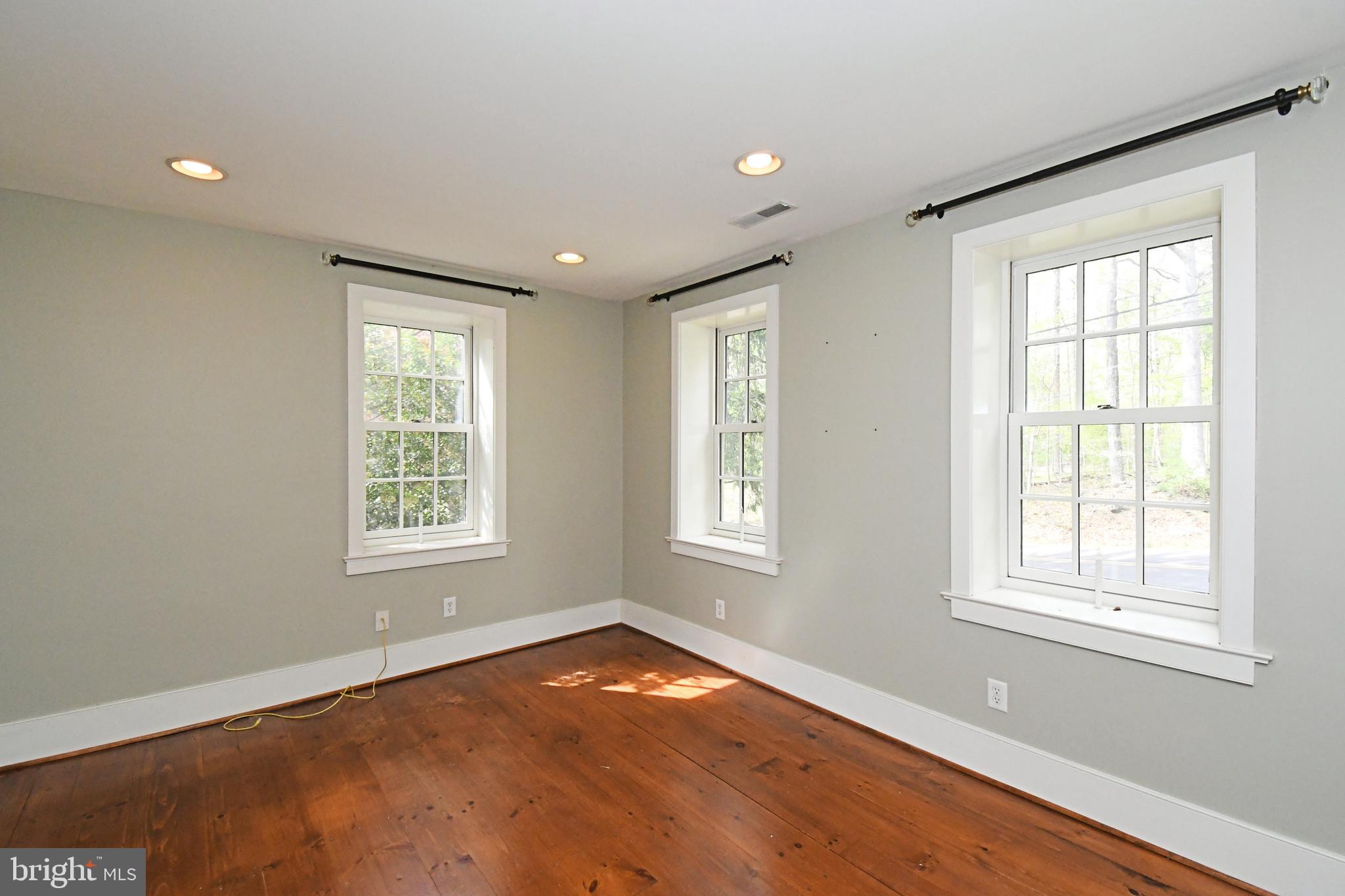 SCHWENKSVILLE - Residential