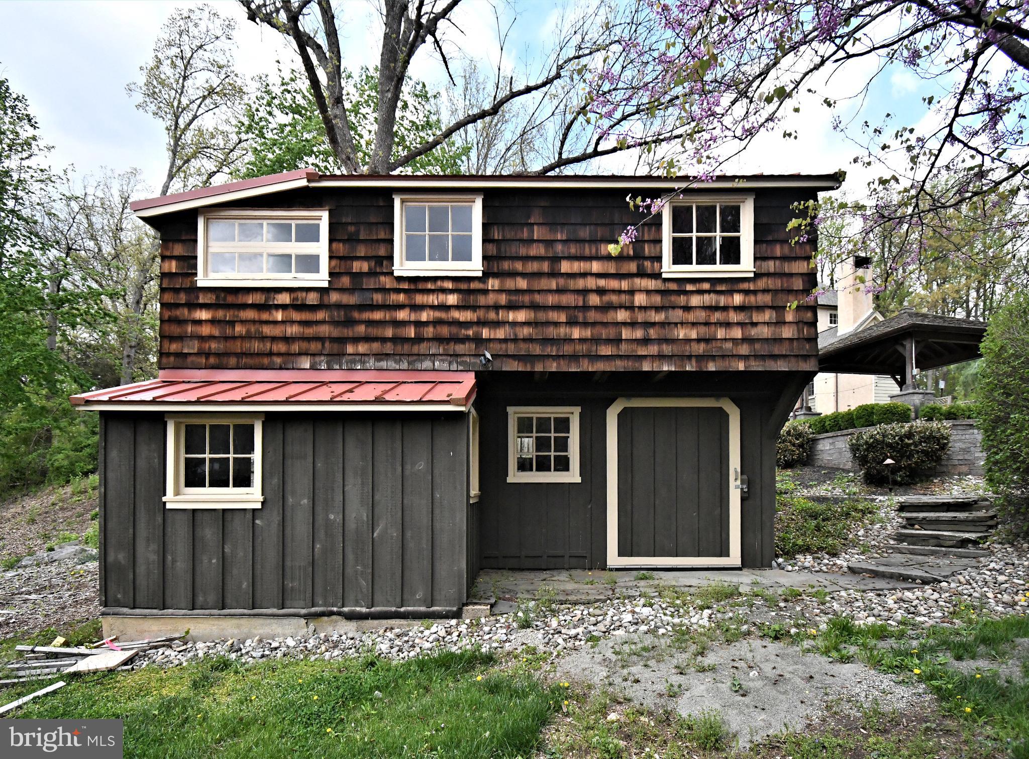 SCHWENKSVILLE - Residential