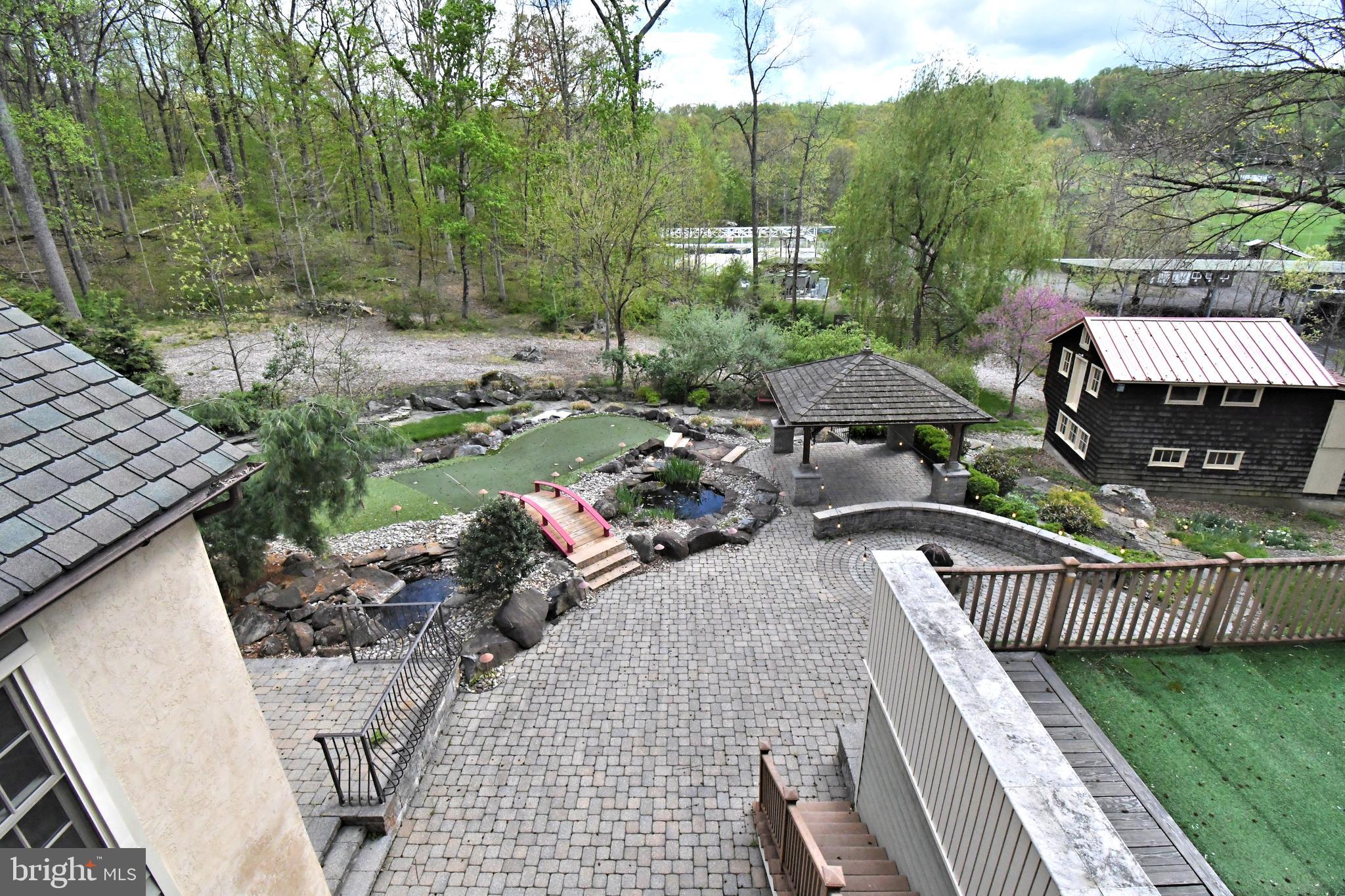 SCHWENKSVILLE - Residential