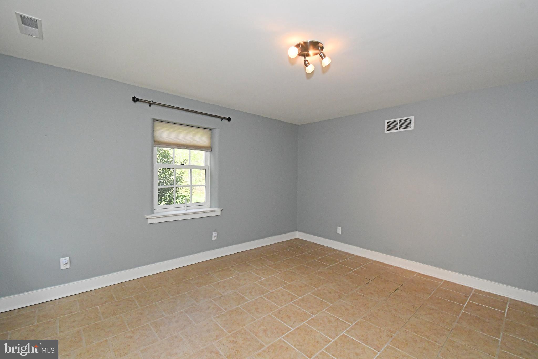 SCHWENKSVILLE - Residential