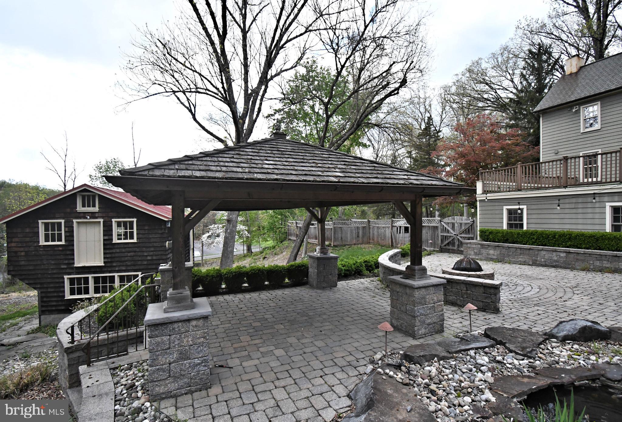 SCHWENKSVILLE - Residential