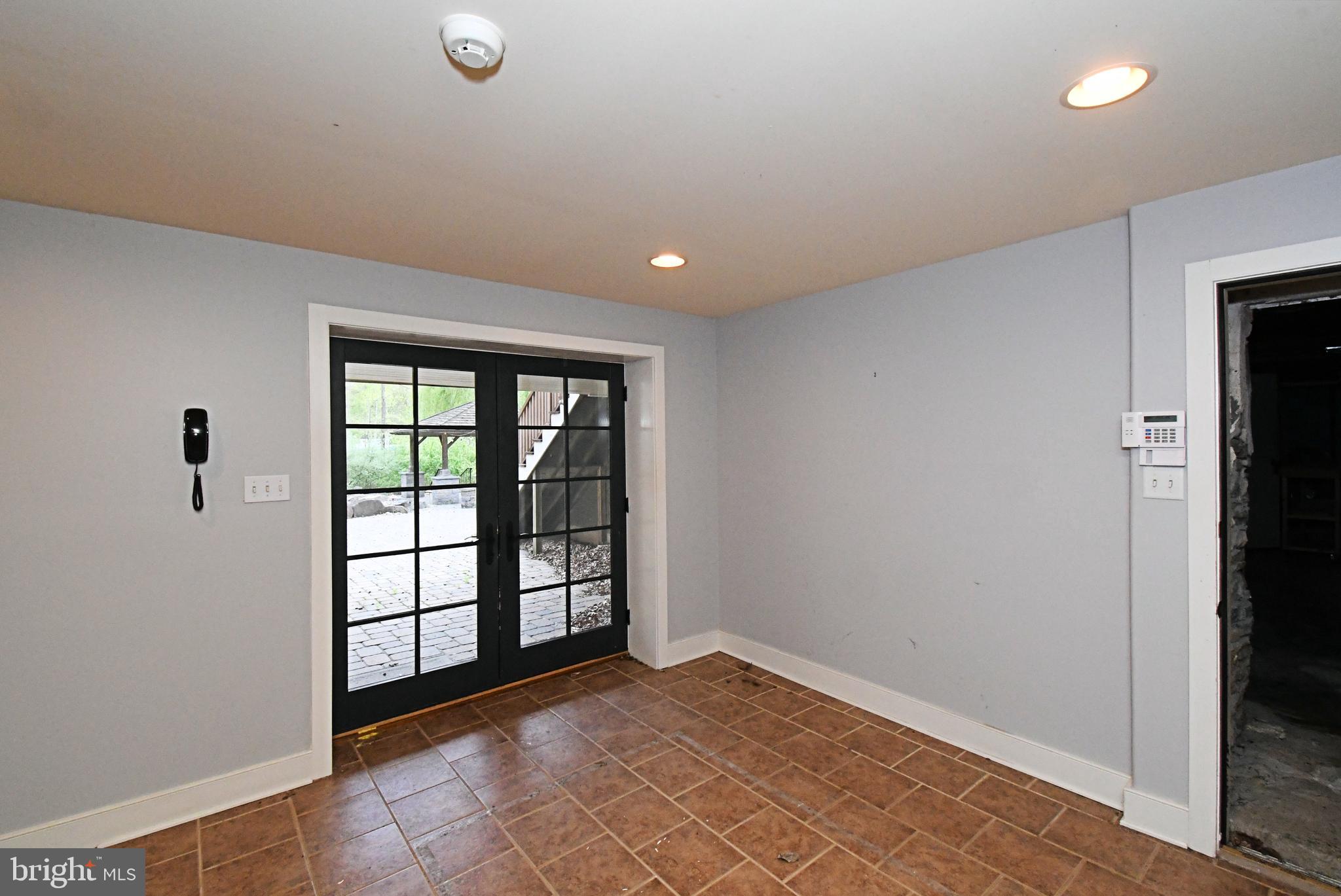 SCHWENKSVILLE - Residential